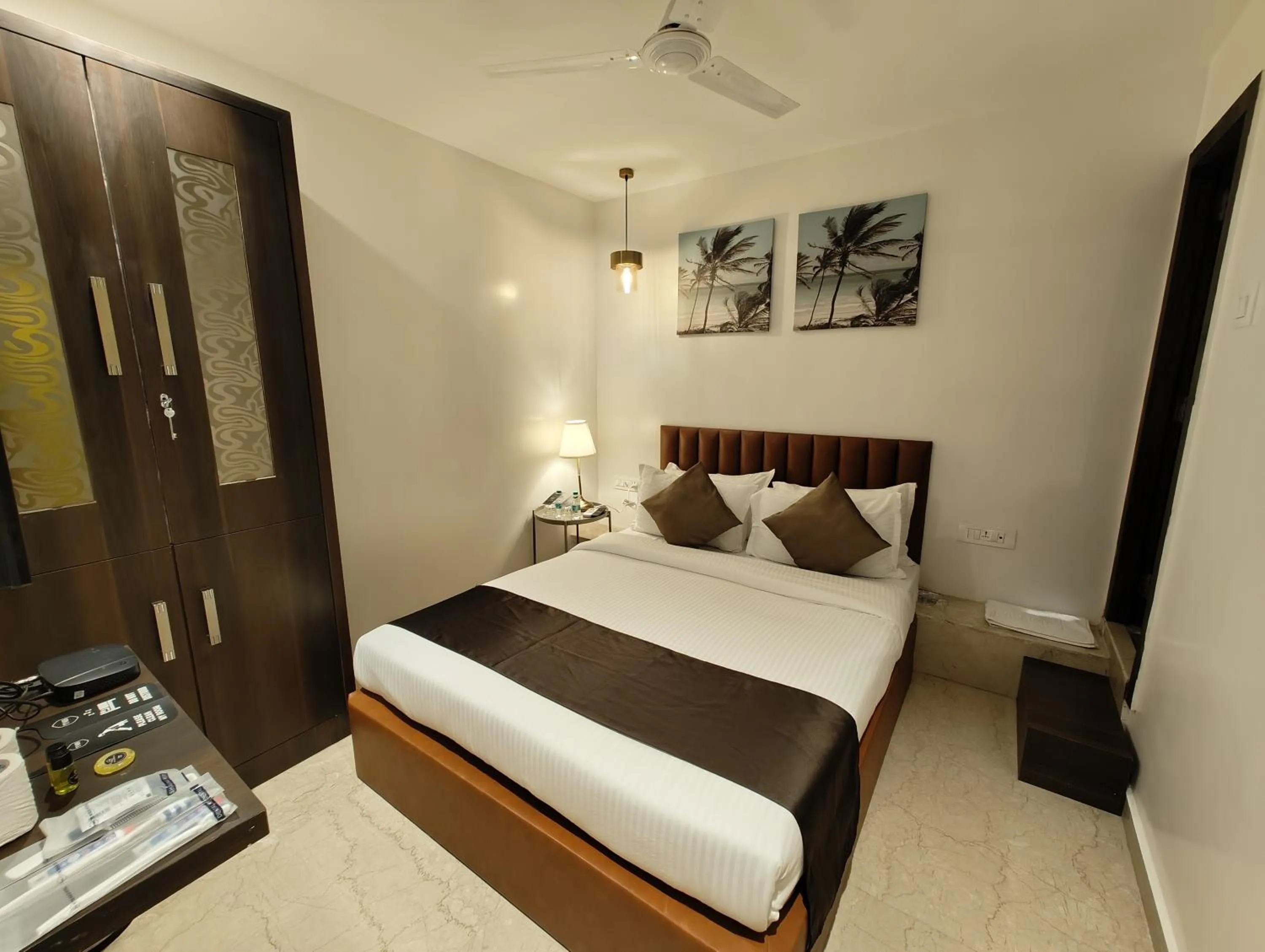 Deluxe Double Room in The Majlis Hotel - Colaba Mumbai
