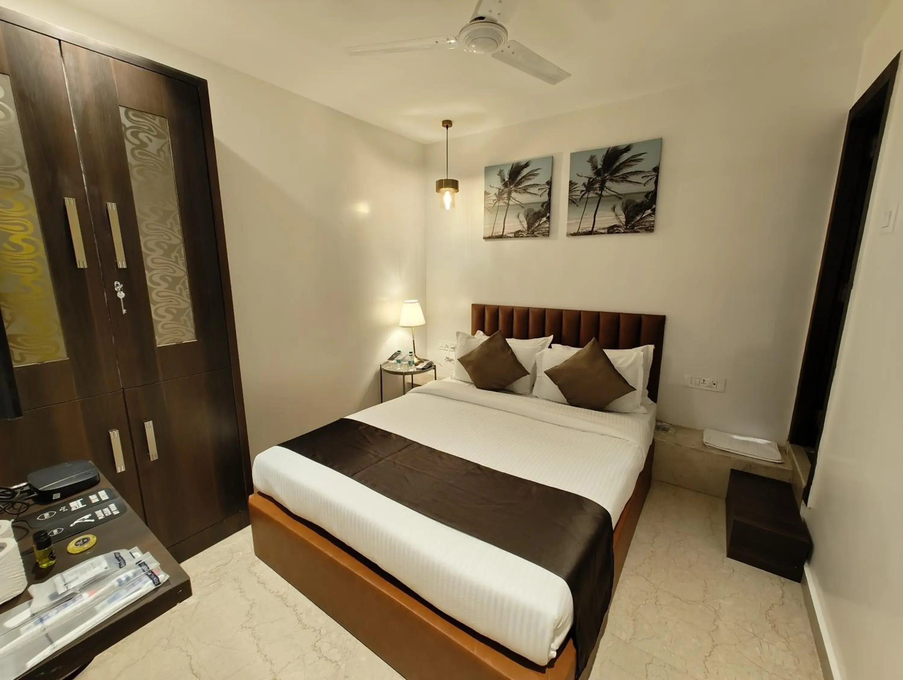 Deluxe Double Room in The Majlis Hotel - Colaba Mumbai Deluxe Double Room in The Majlis Hotel - Colaba Mumbai