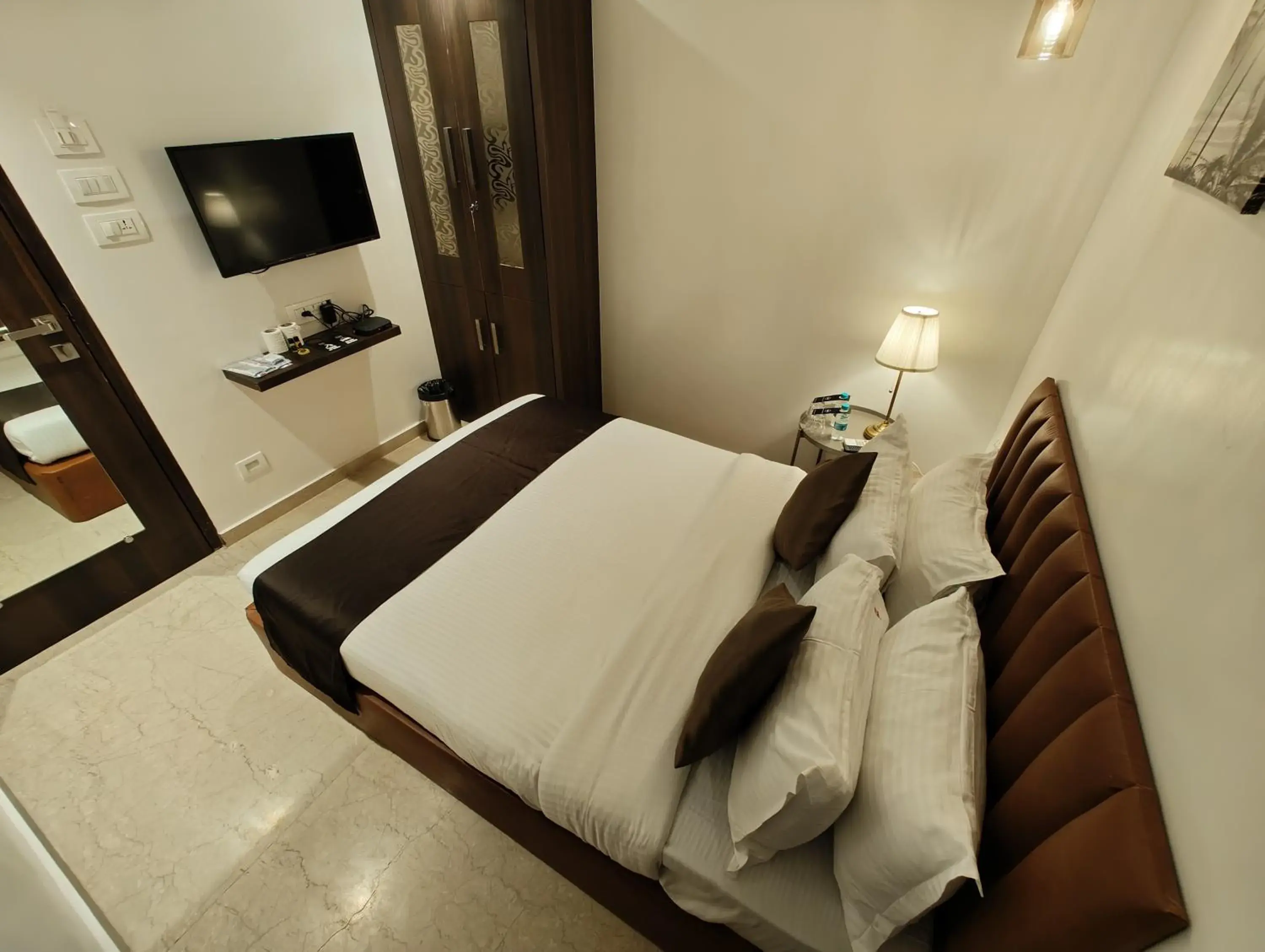 Deluxe Double Room in The Majlis Hotel - Colaba Mumbai Deluxe Double Room in The Majlis Hotel - Colaba Mumbai