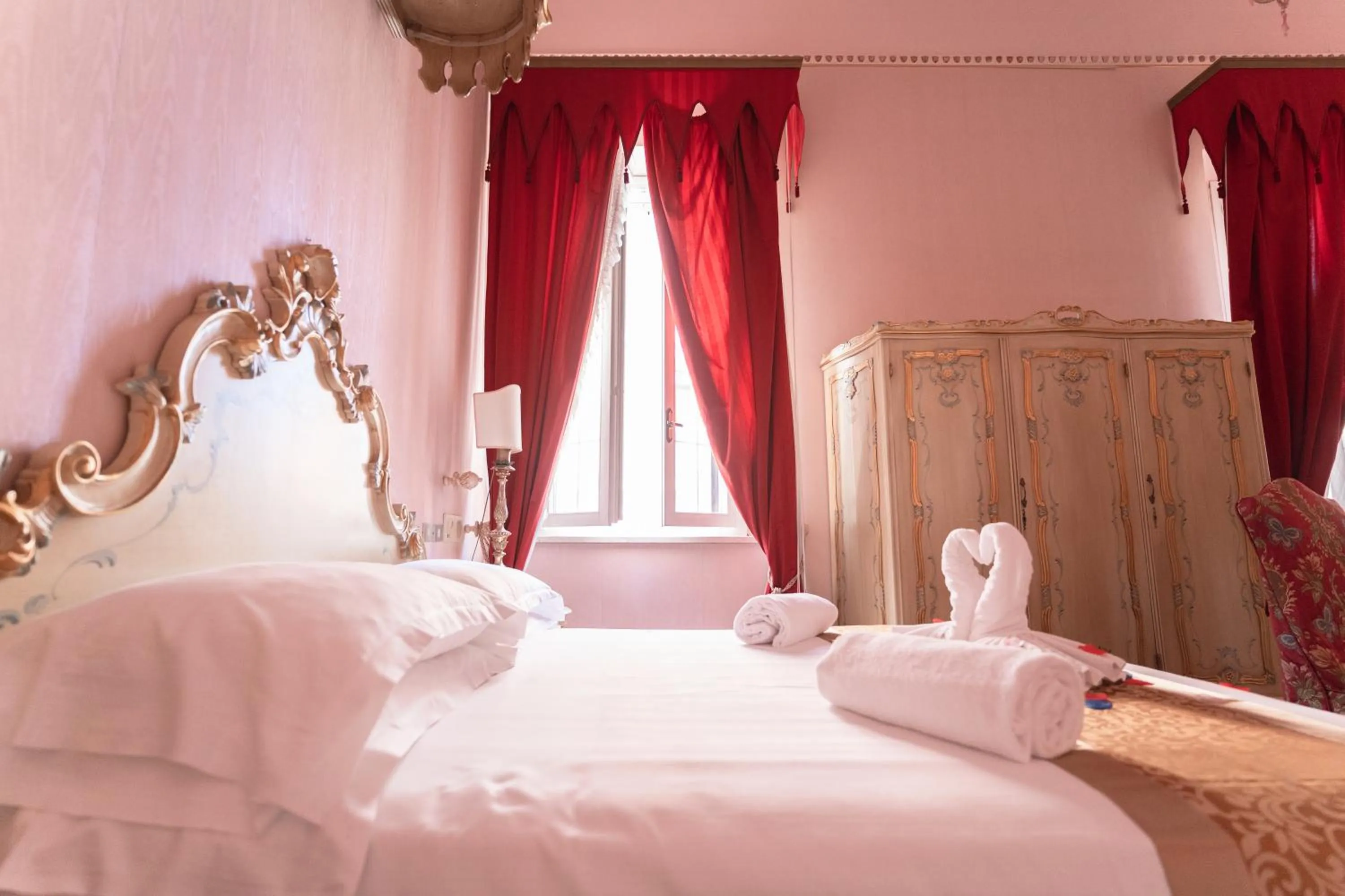 Photo of the whole room, Bed in Hotel & SPA Duchessa Isabella Collection by GSA Hotels