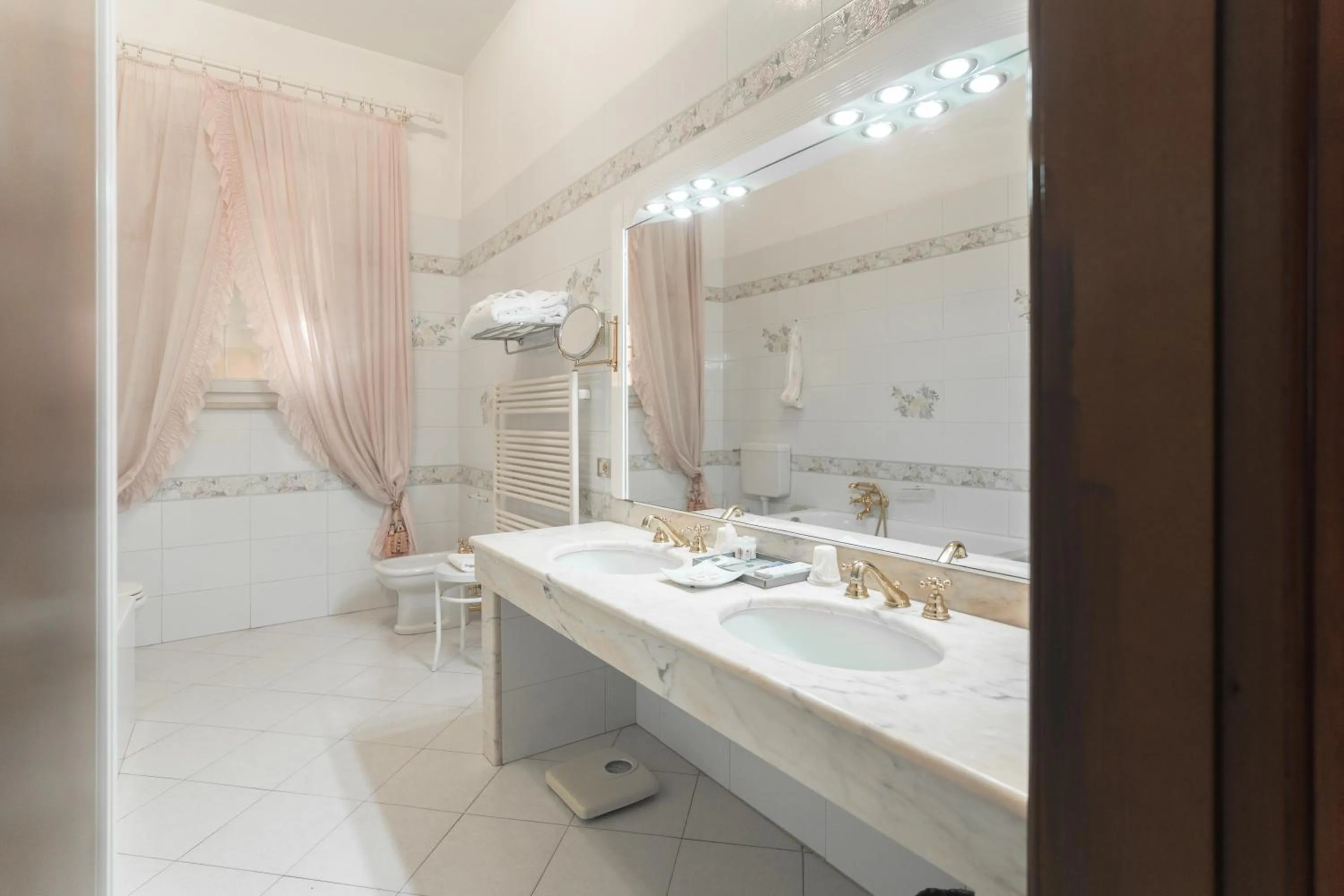 Bathroom in Hotel & SPA Duchessa Isabella Collection by GSA Hotels