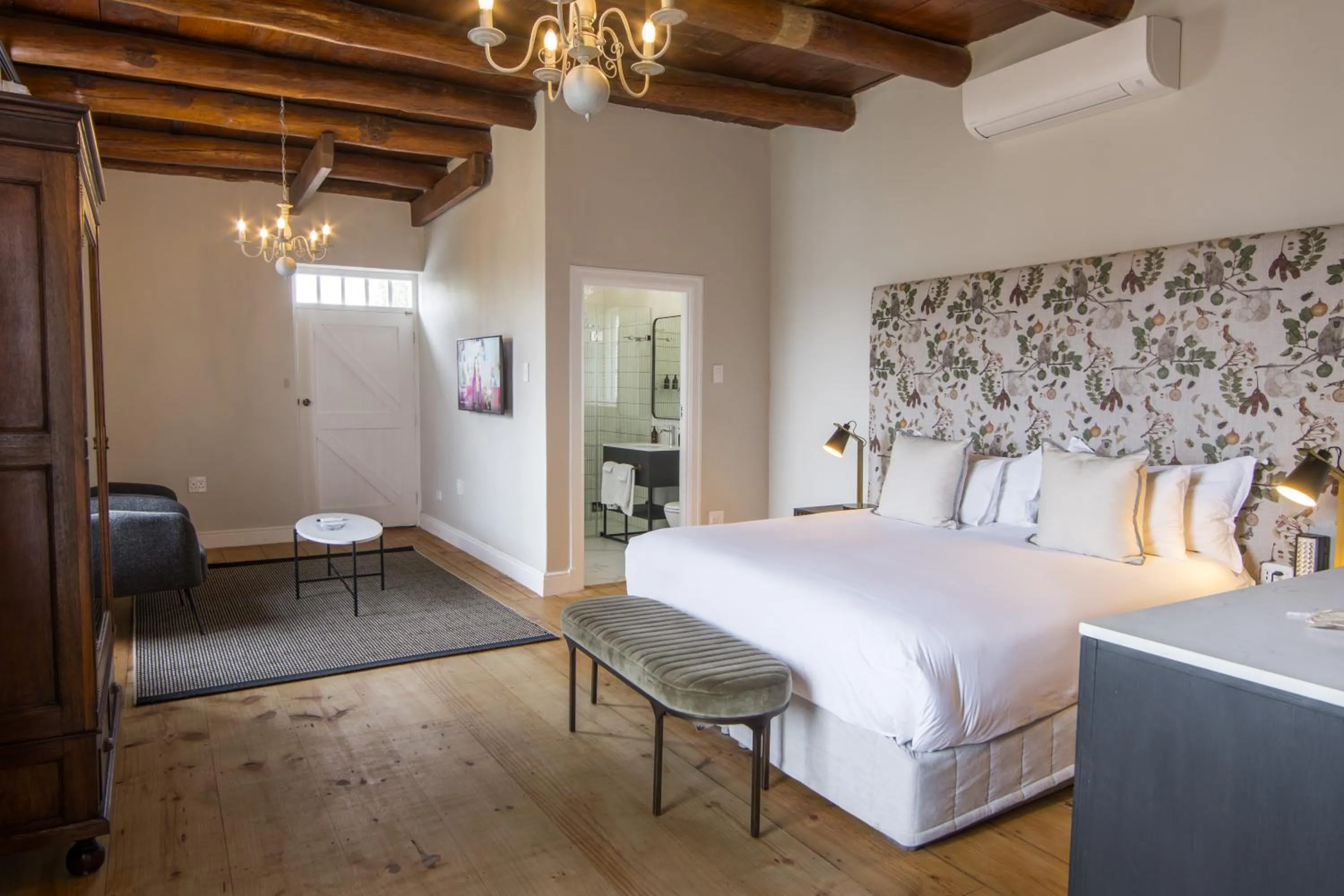 Photo of the whole room, Bed in Laborie Jonkershuis
