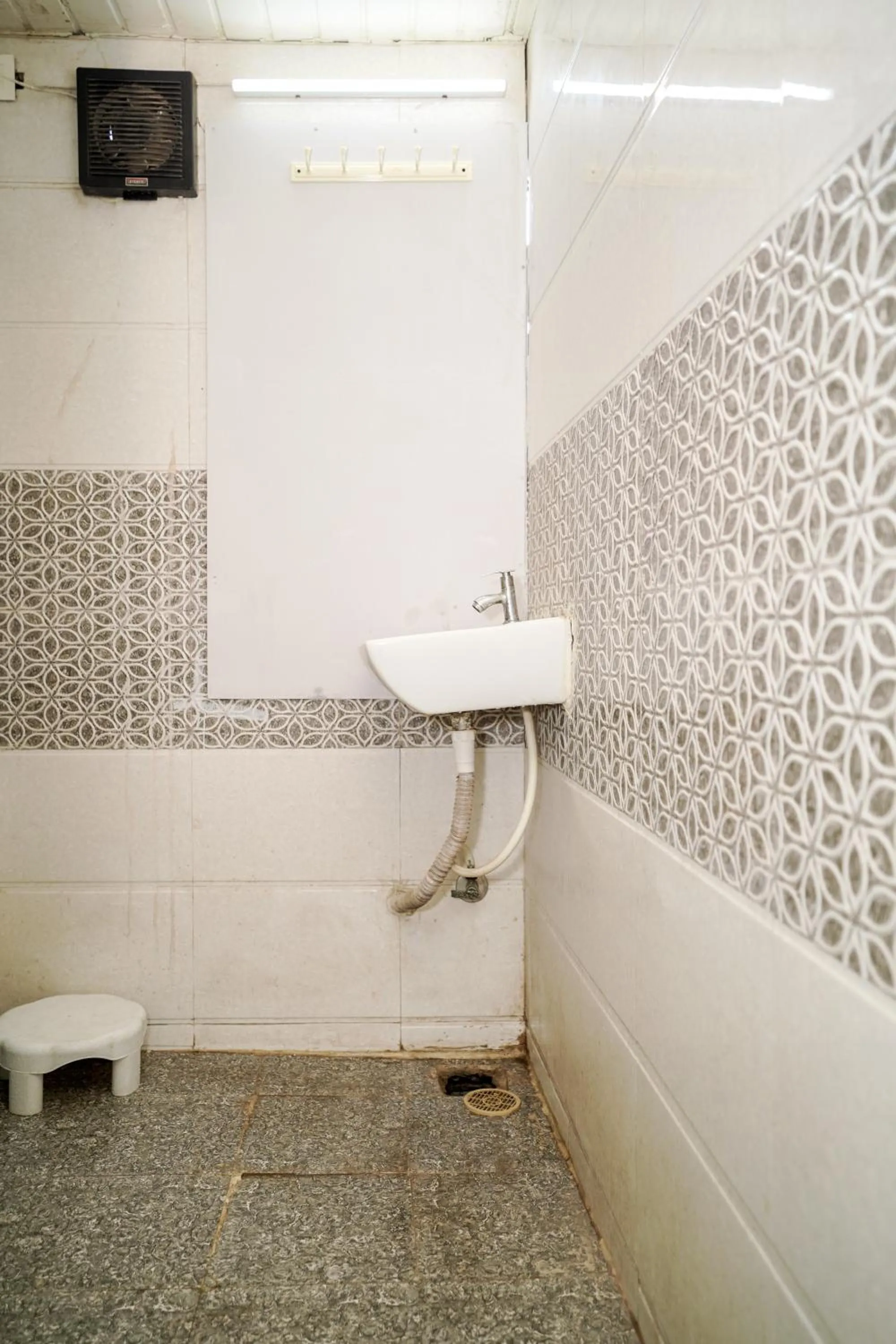 Shower in ZEST STAYS 1054-ANDHERI WEST