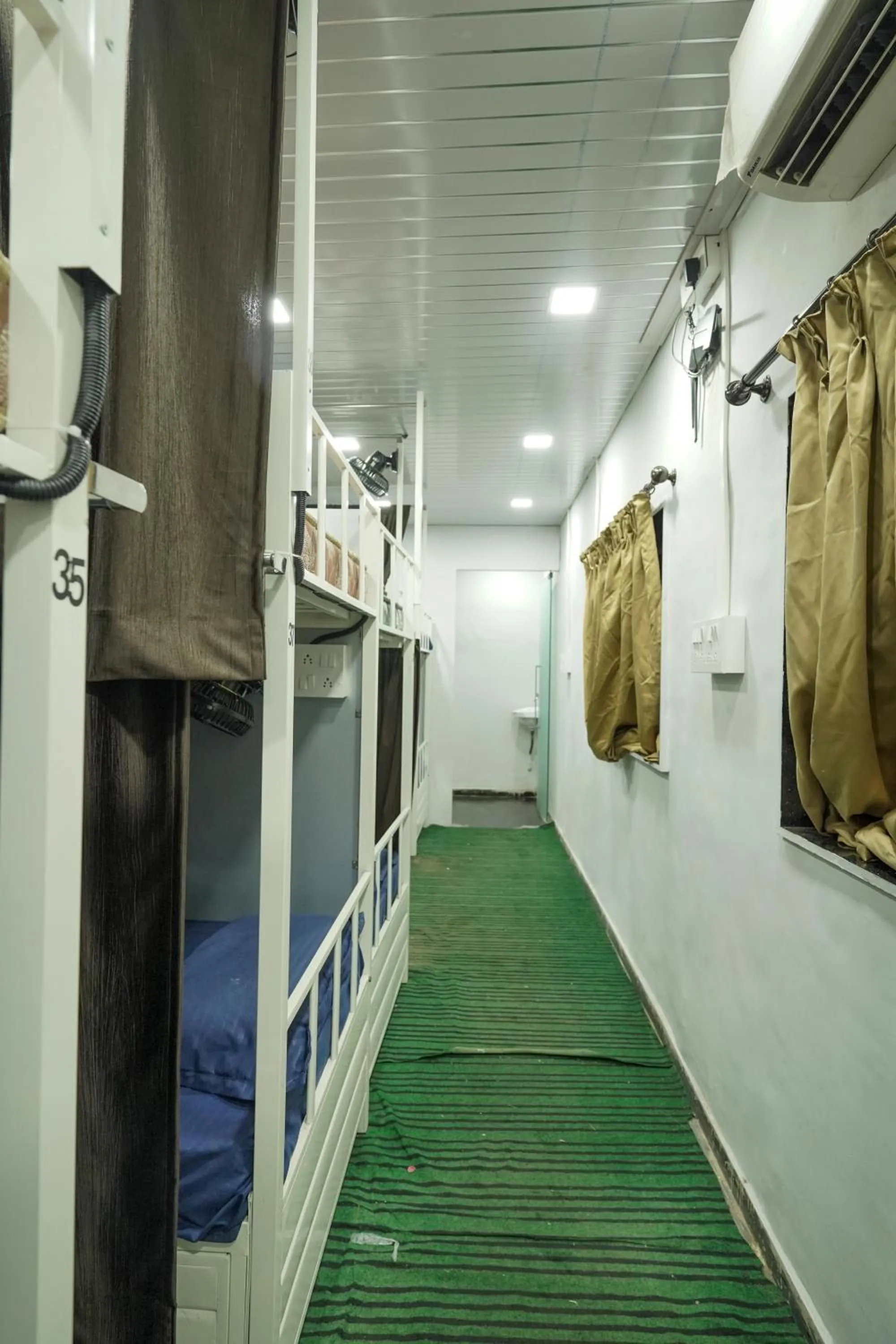 bunk bed in ZEST STAYS 1054-ANDHERI WEST