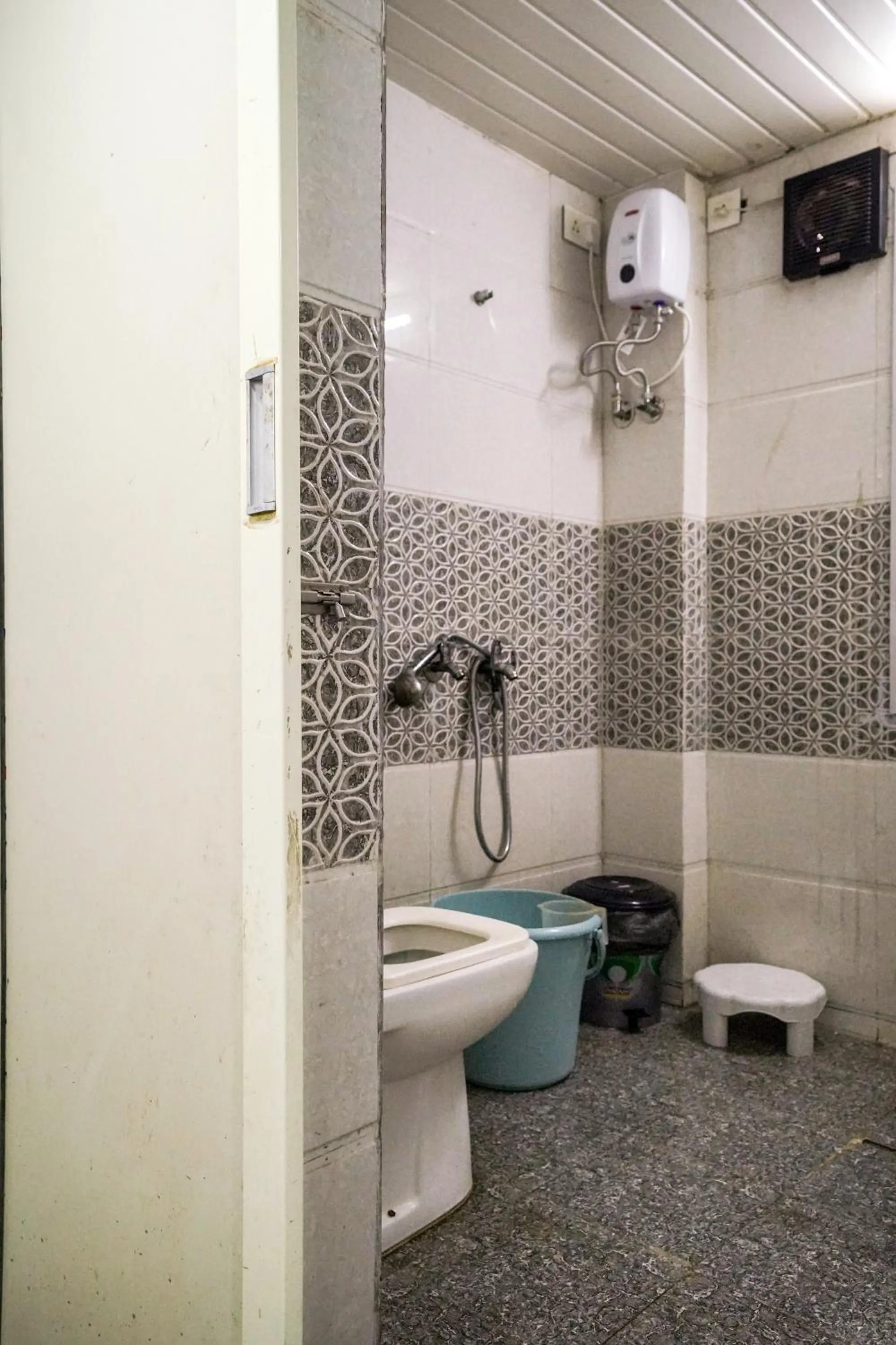 Shower in ZEST STAYS 1054-ANDHERI WEST