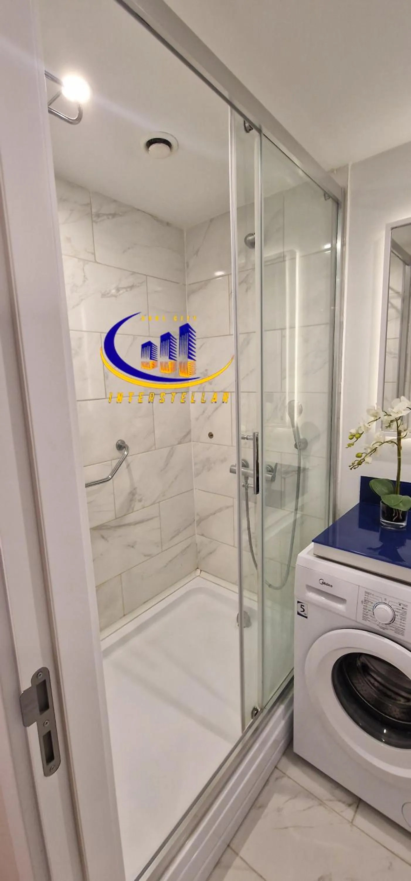 Shower in INTERSTELLAR ☆ ORBI CITY