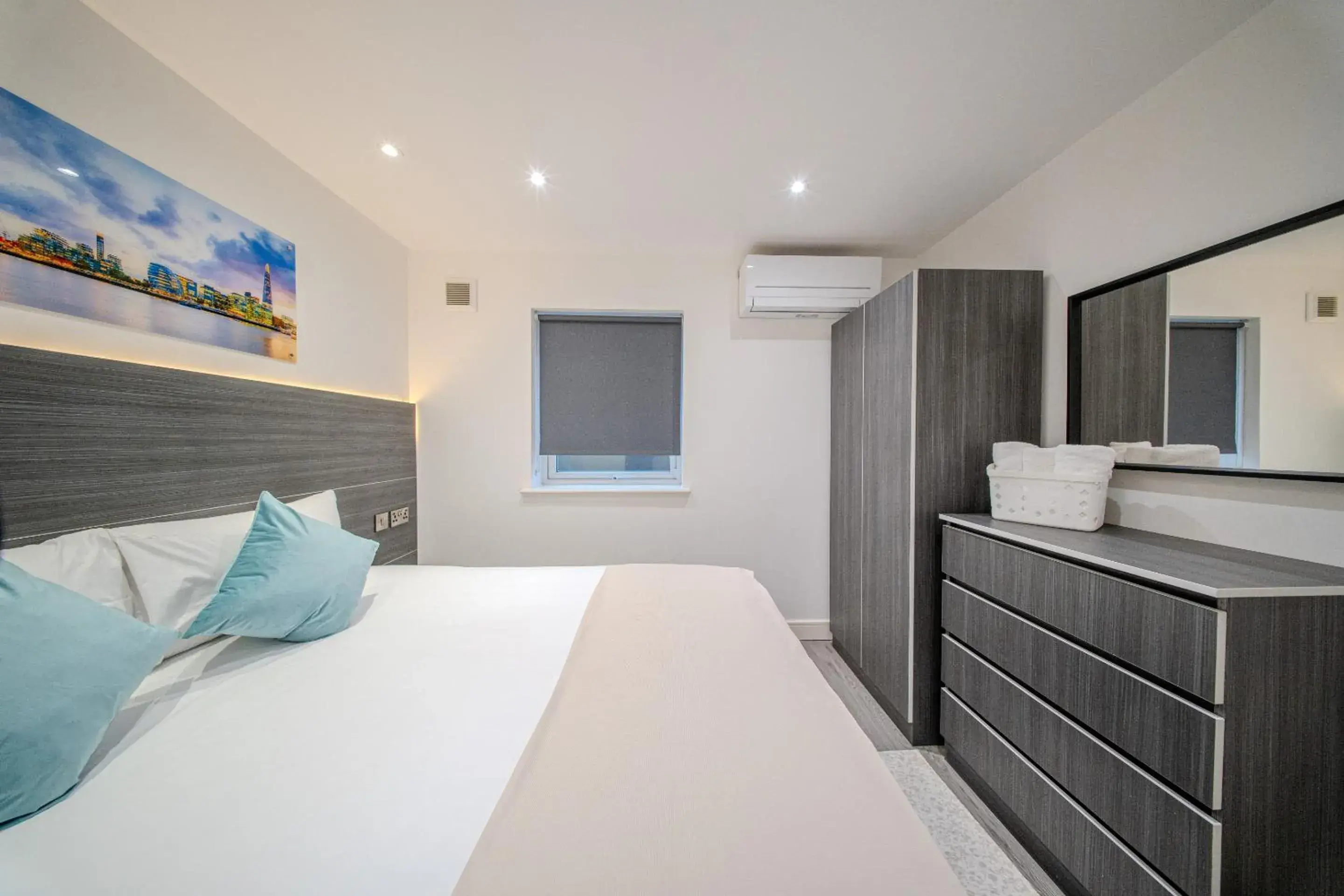 Bedroom, Bed in Ilford Luxury Apartments Bedroom, Bed in Ilford Luxury Apartments