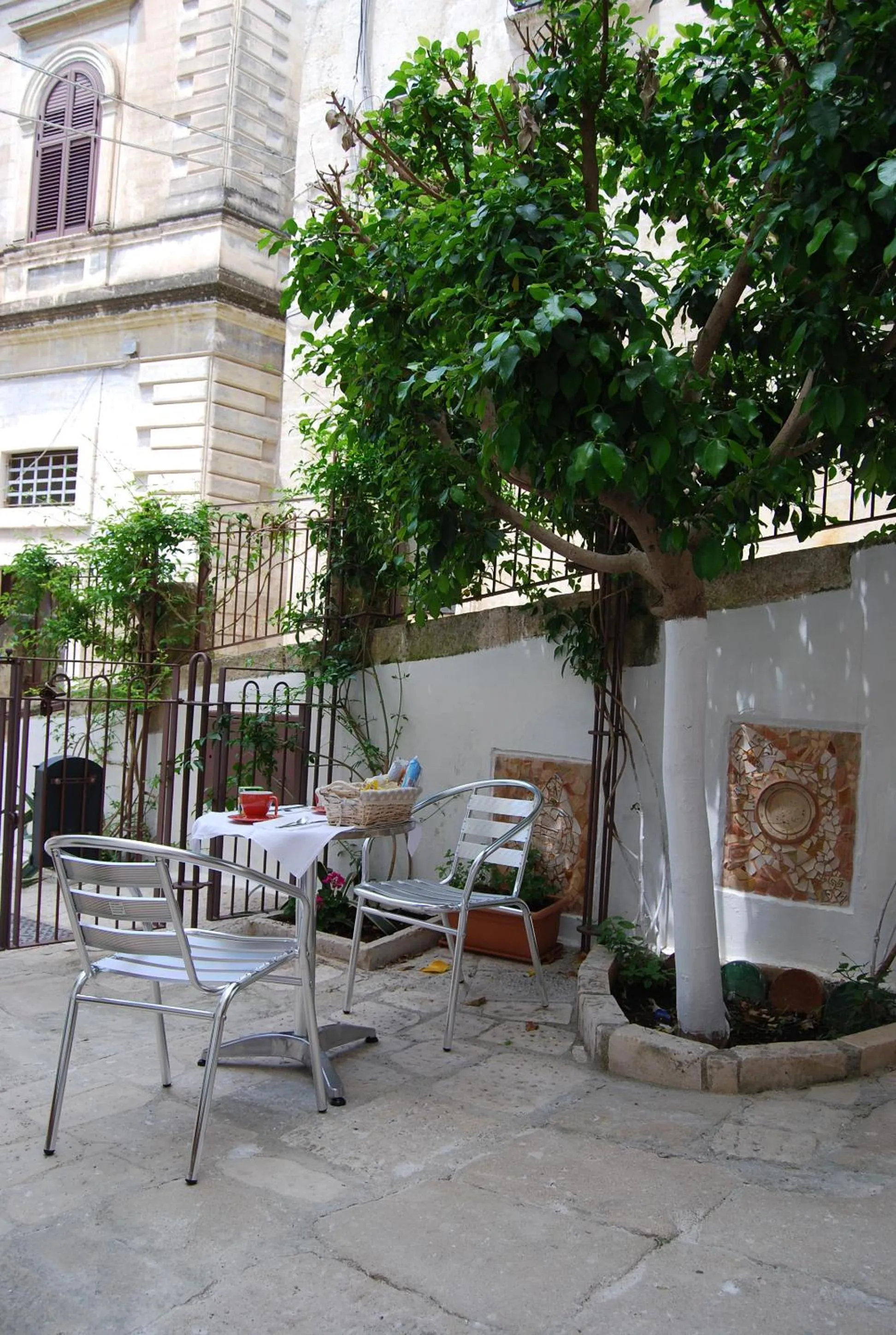 Patio in Art Transparent B&B