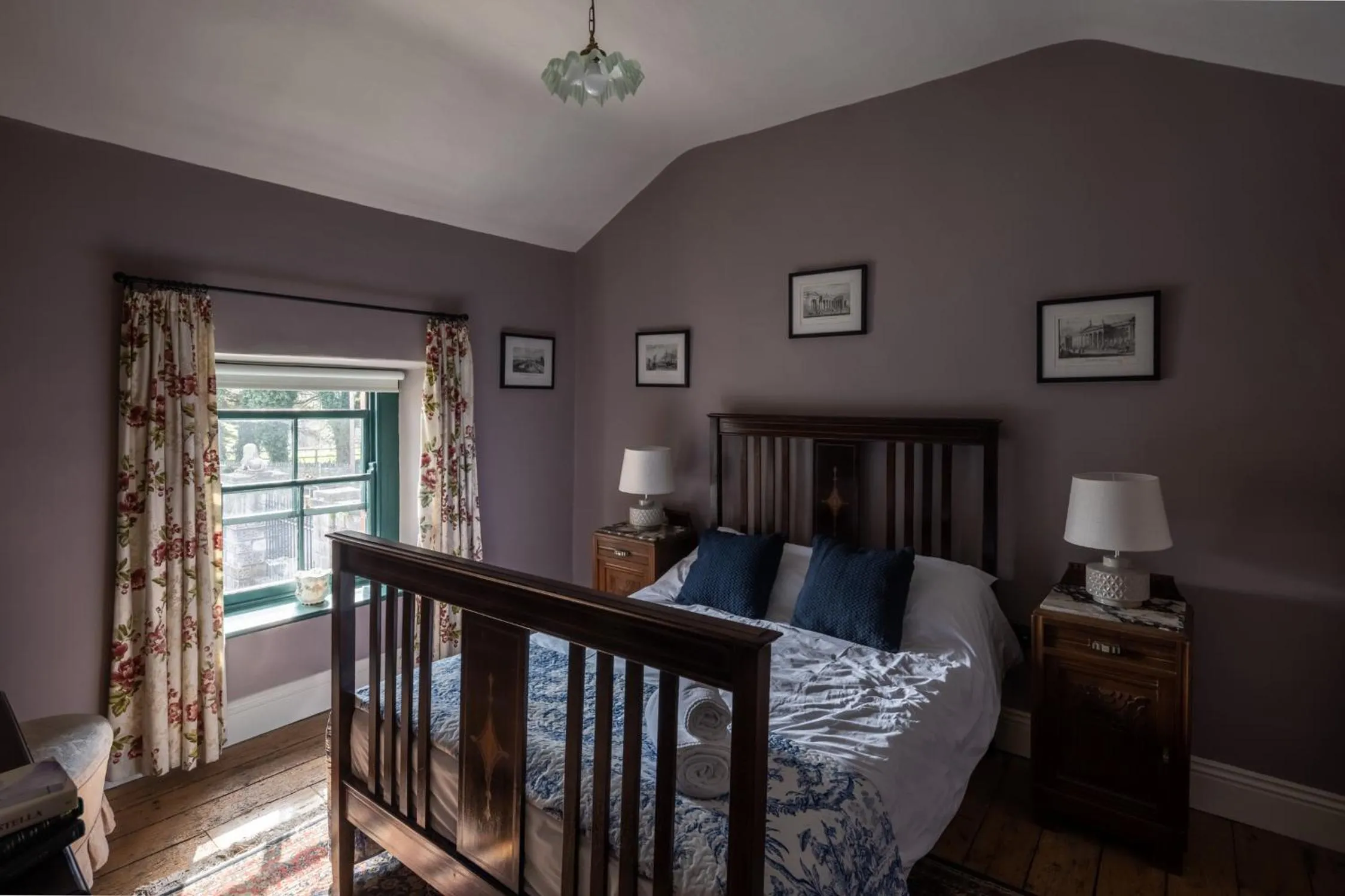 Photo of the whole room, Bed in Castletown Gate House