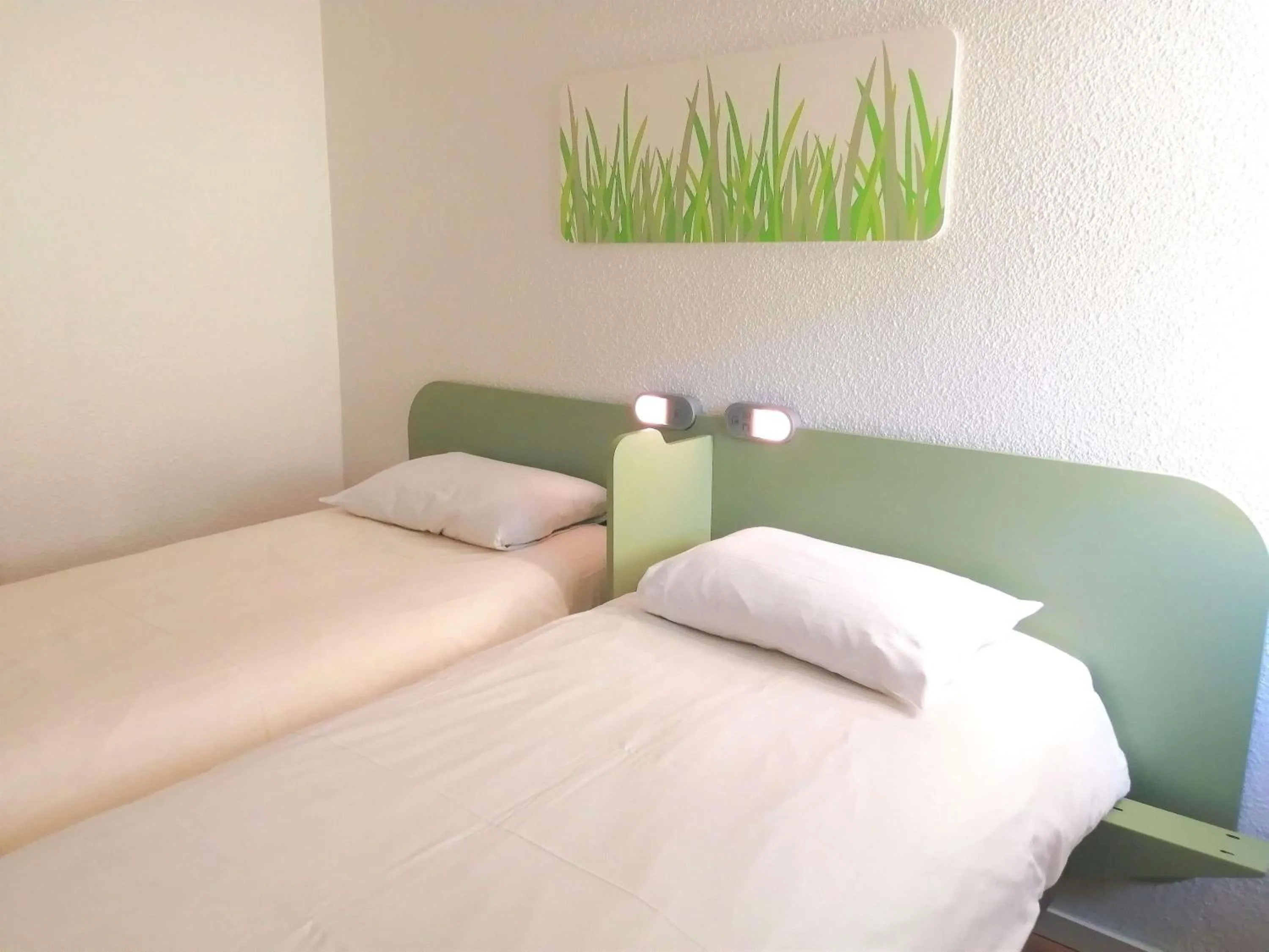 Bedroom, Bed in ibis budget Poitiers Sud
