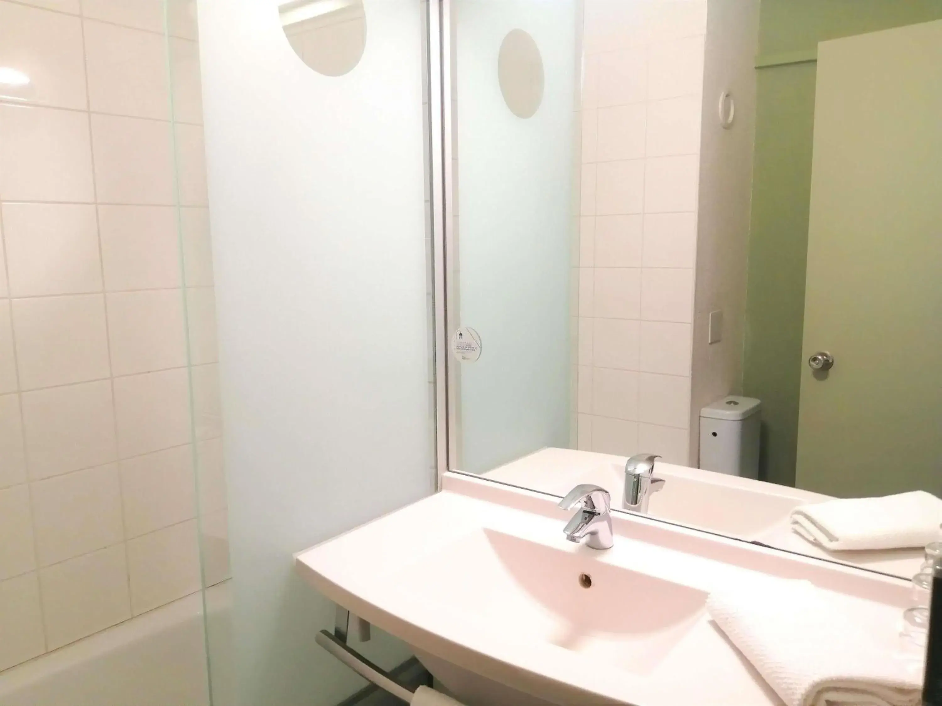 Bedroom in ibis budget Poitiers Sud Bedroom in ibis budget Poitiers Sud