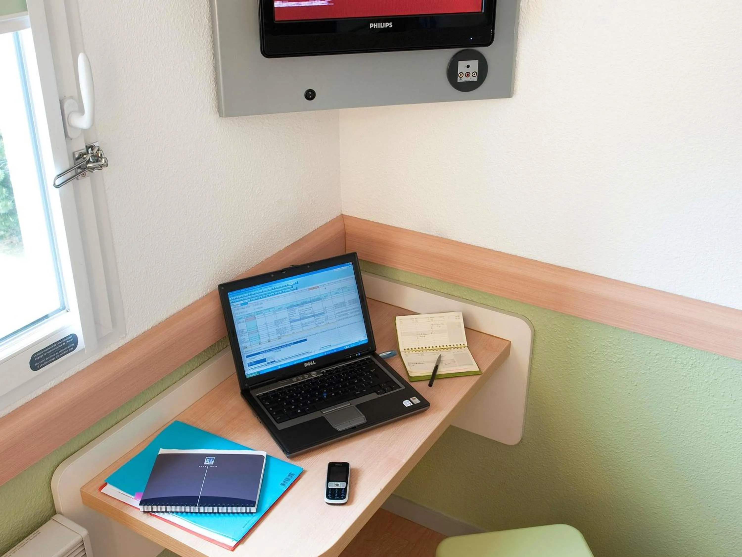 Bedroom in ibis budget Poitiers Sud