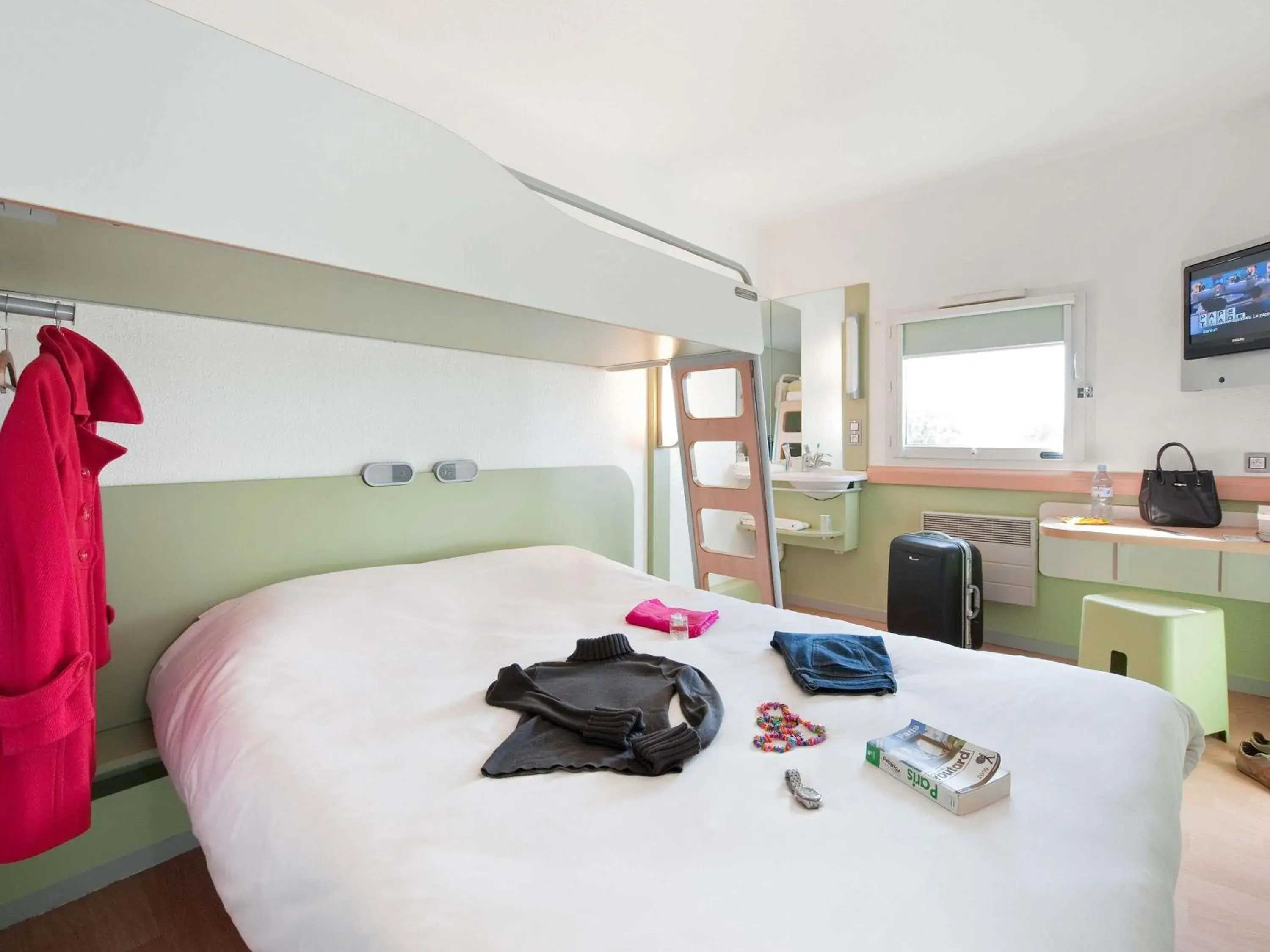 Property building, Bed in ibis budget Poitiers Sud Property building, Bed in ibis budget Poitiers Sud