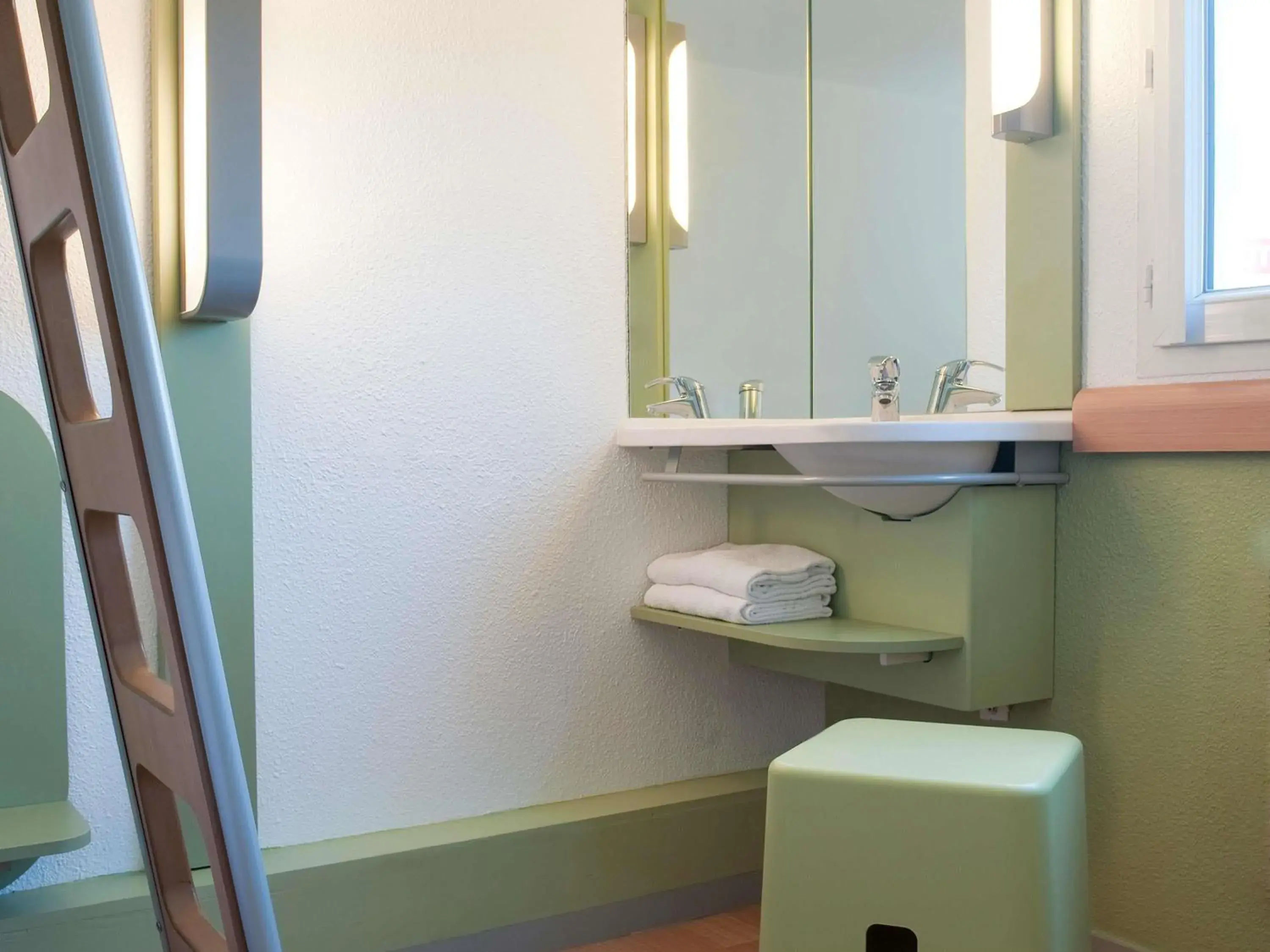 Bedroom in ibis budget Poitiers Sud Bedroom in ibis budget Poitiers Sud