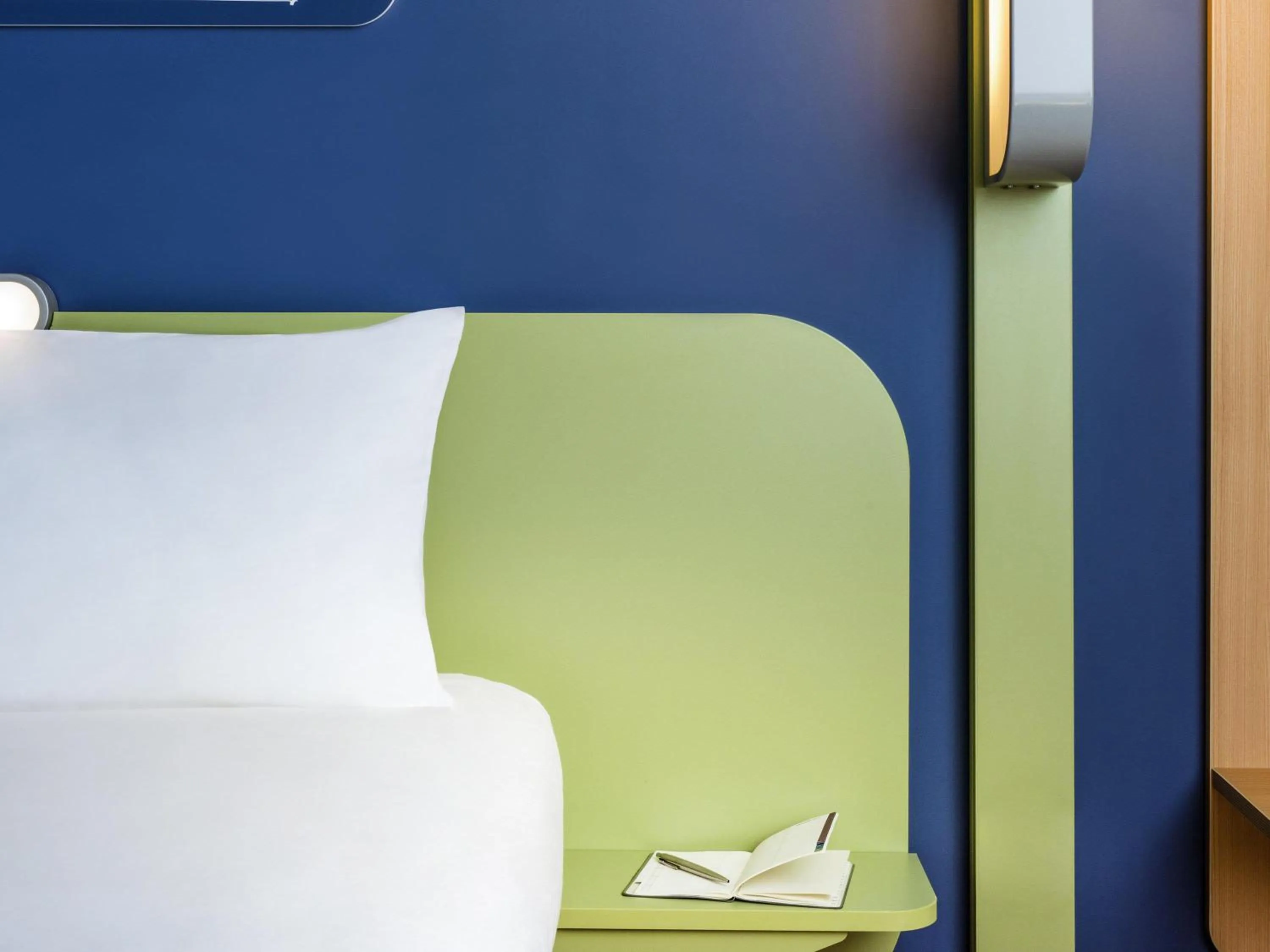 Bedroom, Bed in Ibis Budget Montelimar