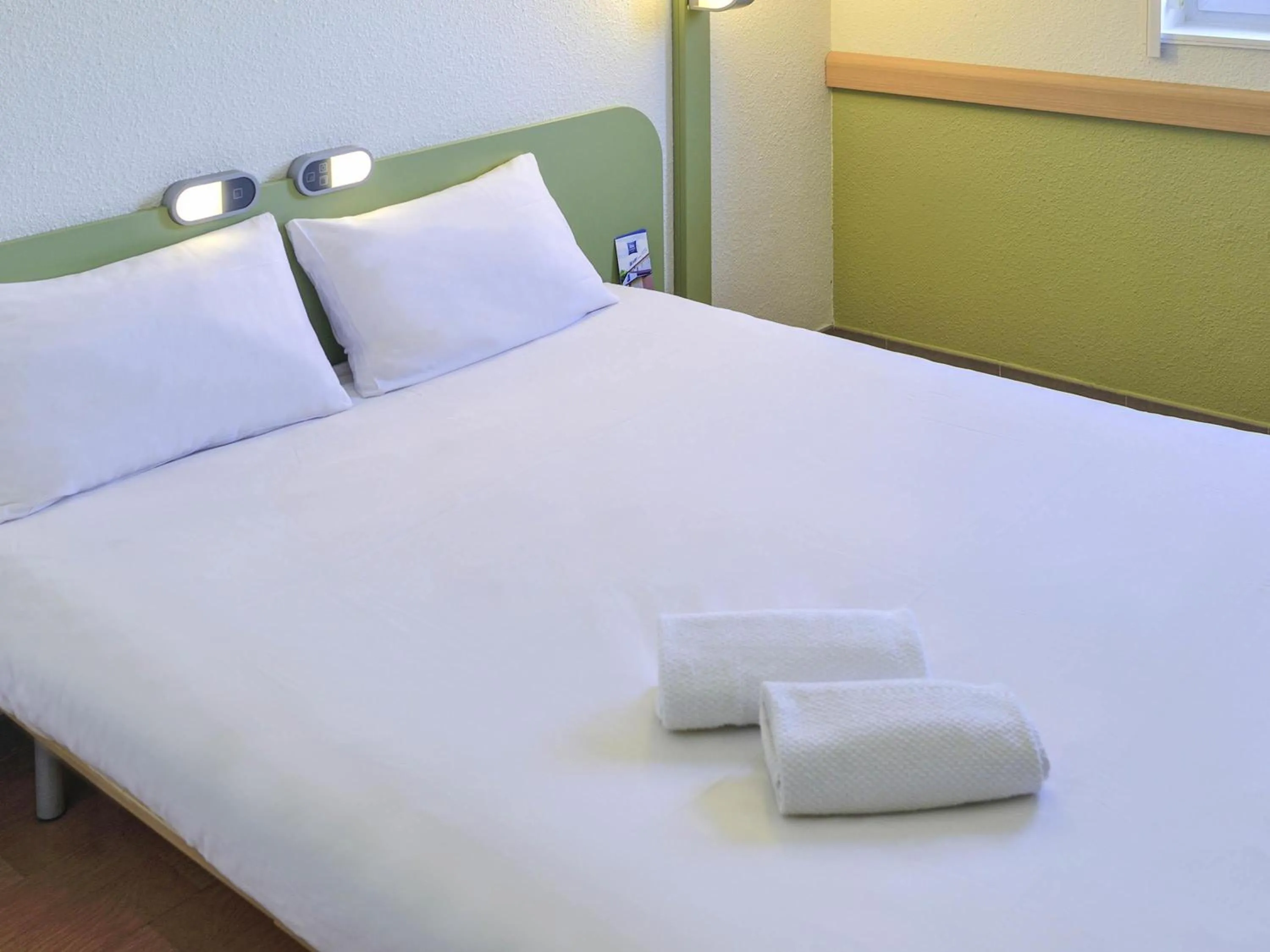 Bedroom, Bed in Ibis Budget Avignon Nord