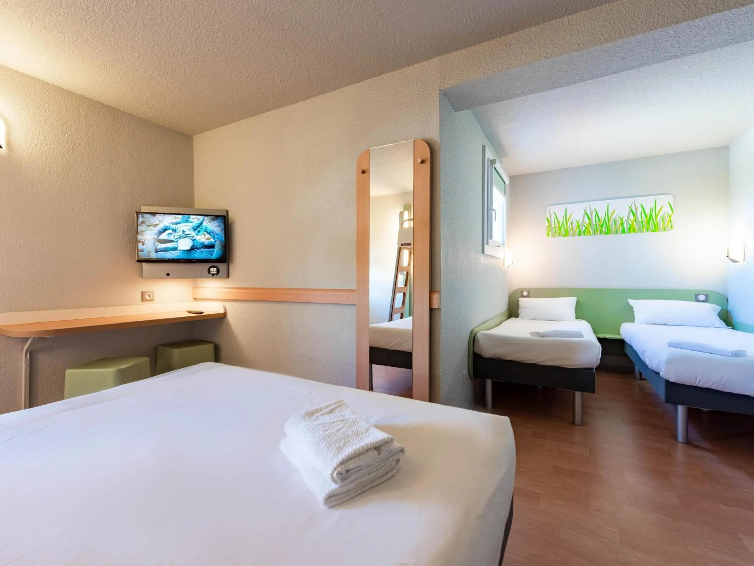 Bedroom, Bed in Ibis Budget Avignon Nord