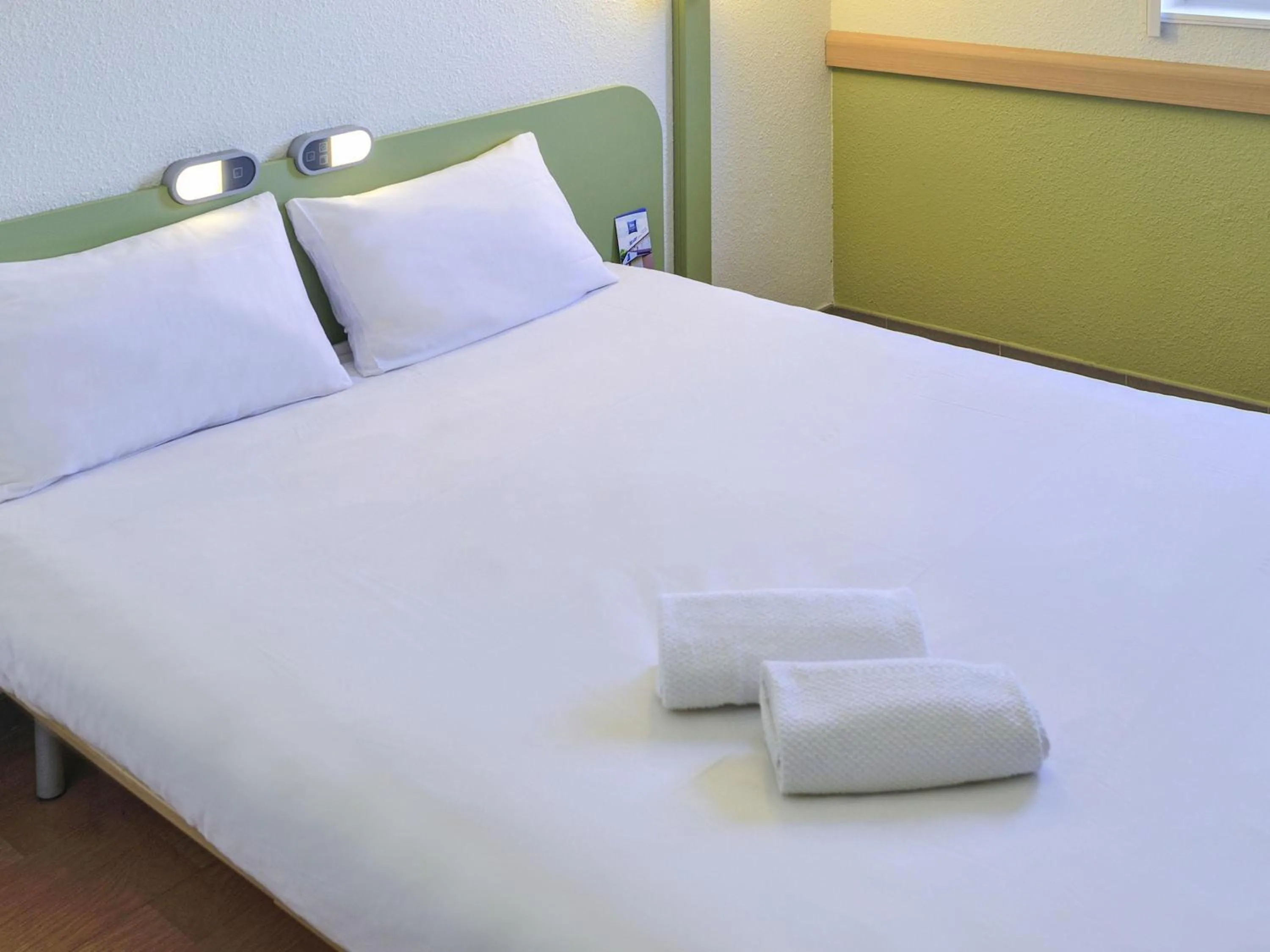 Bedroom, Bed in Ibis Budget Avignon Nord