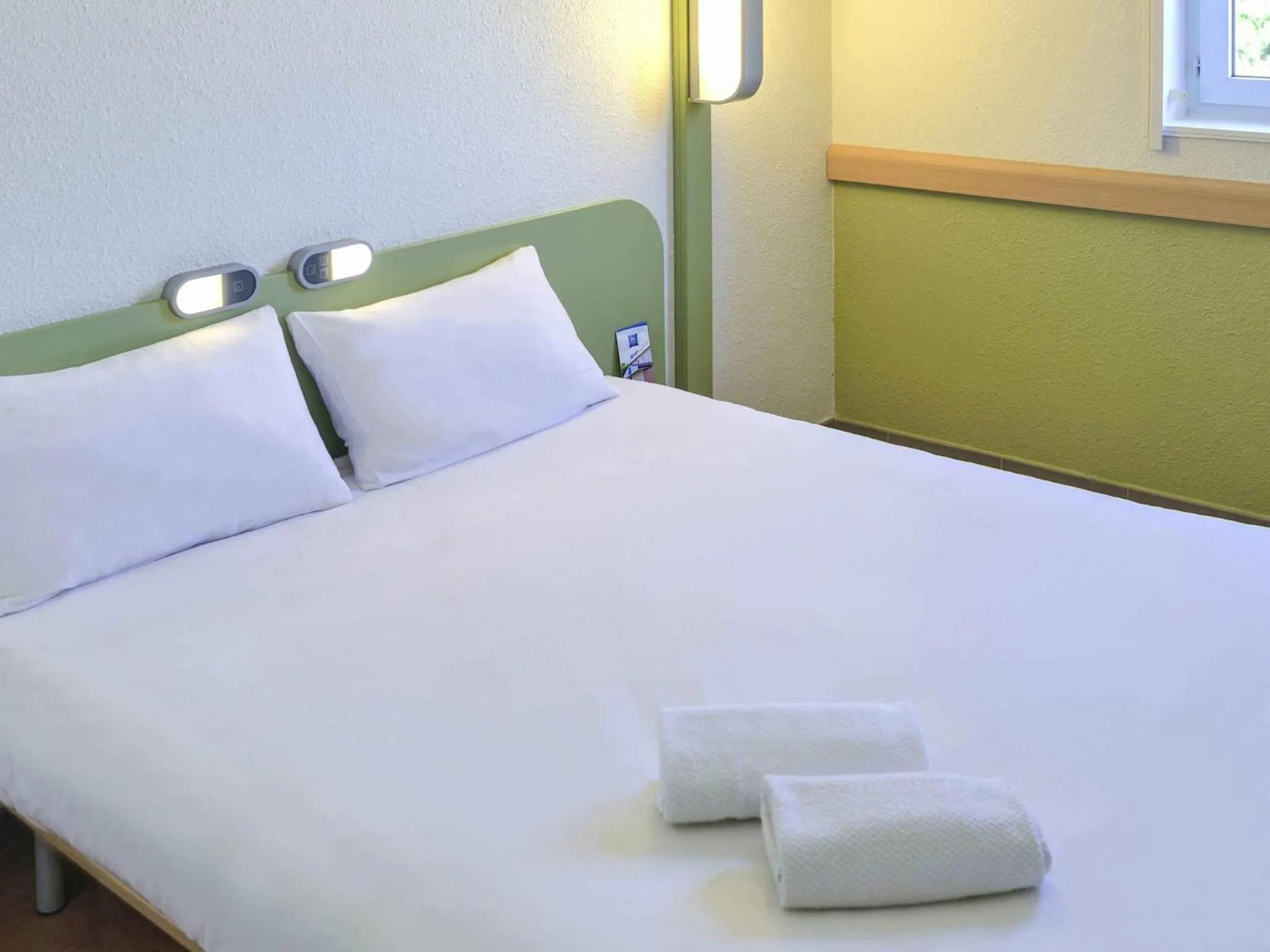Bedroom, Bed in Ibis Budget Avignon Nord