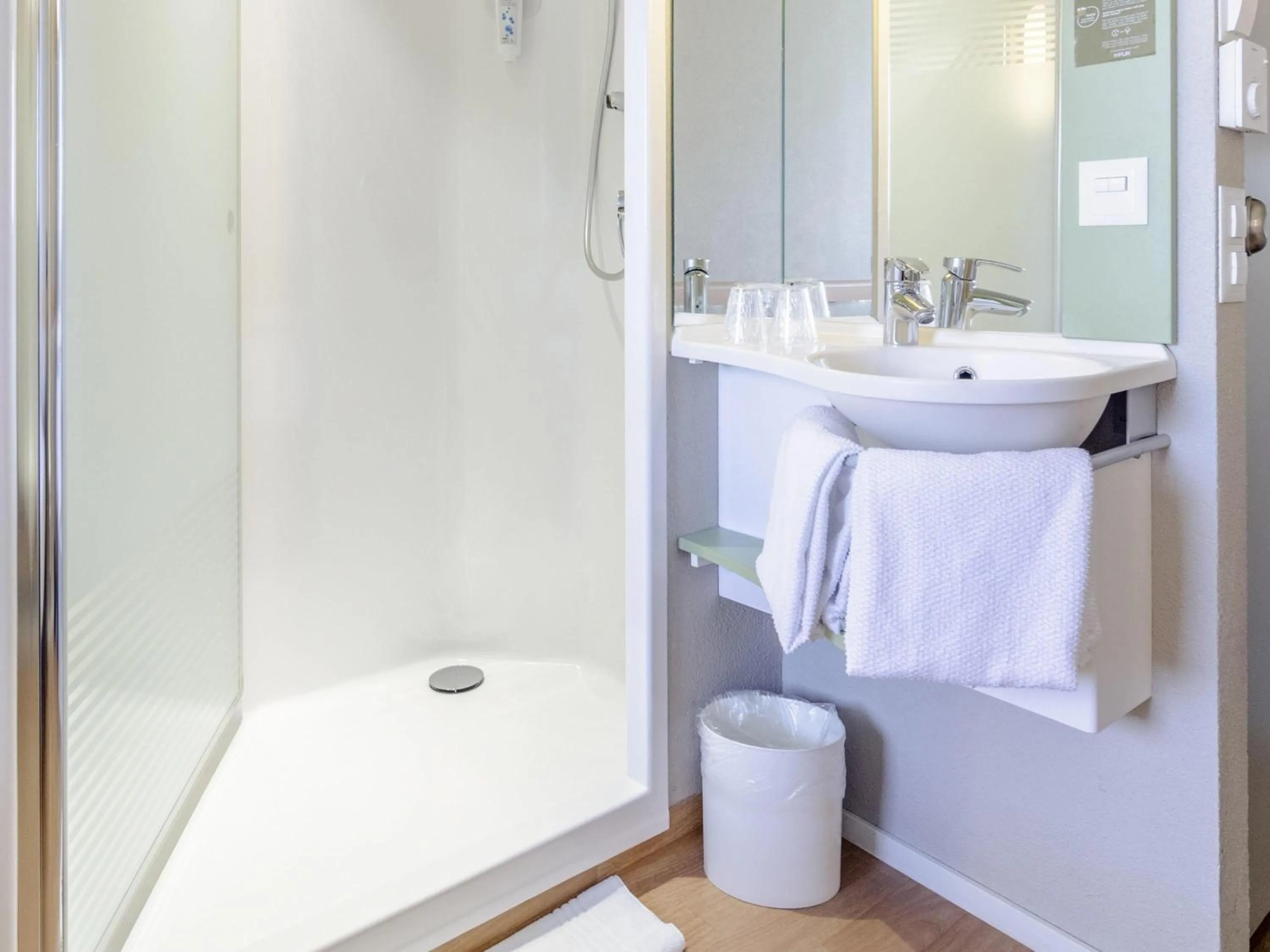 Bedroom in ibis budget Basel City