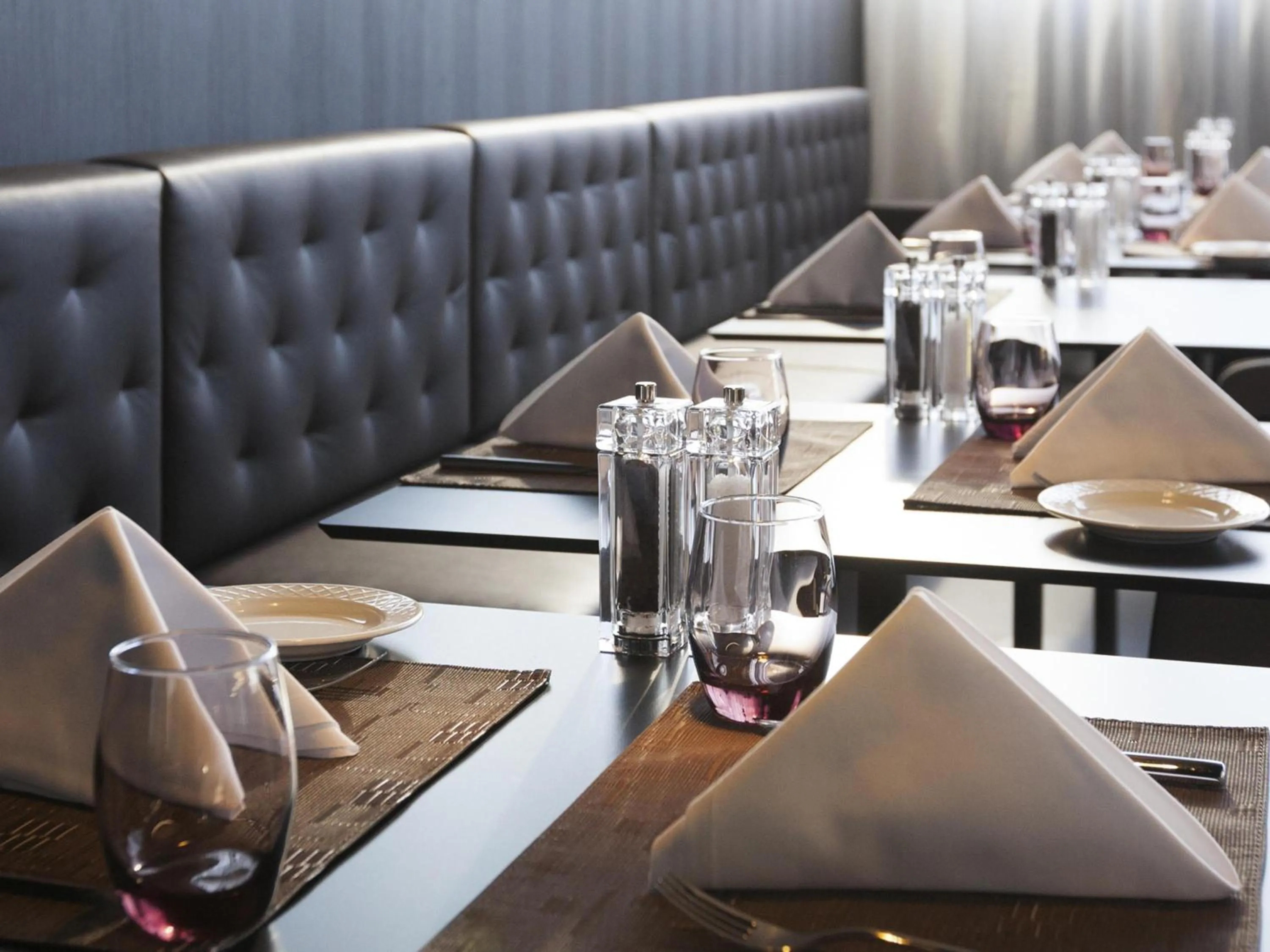 Restaurant/places to eat in Novotel Basel City