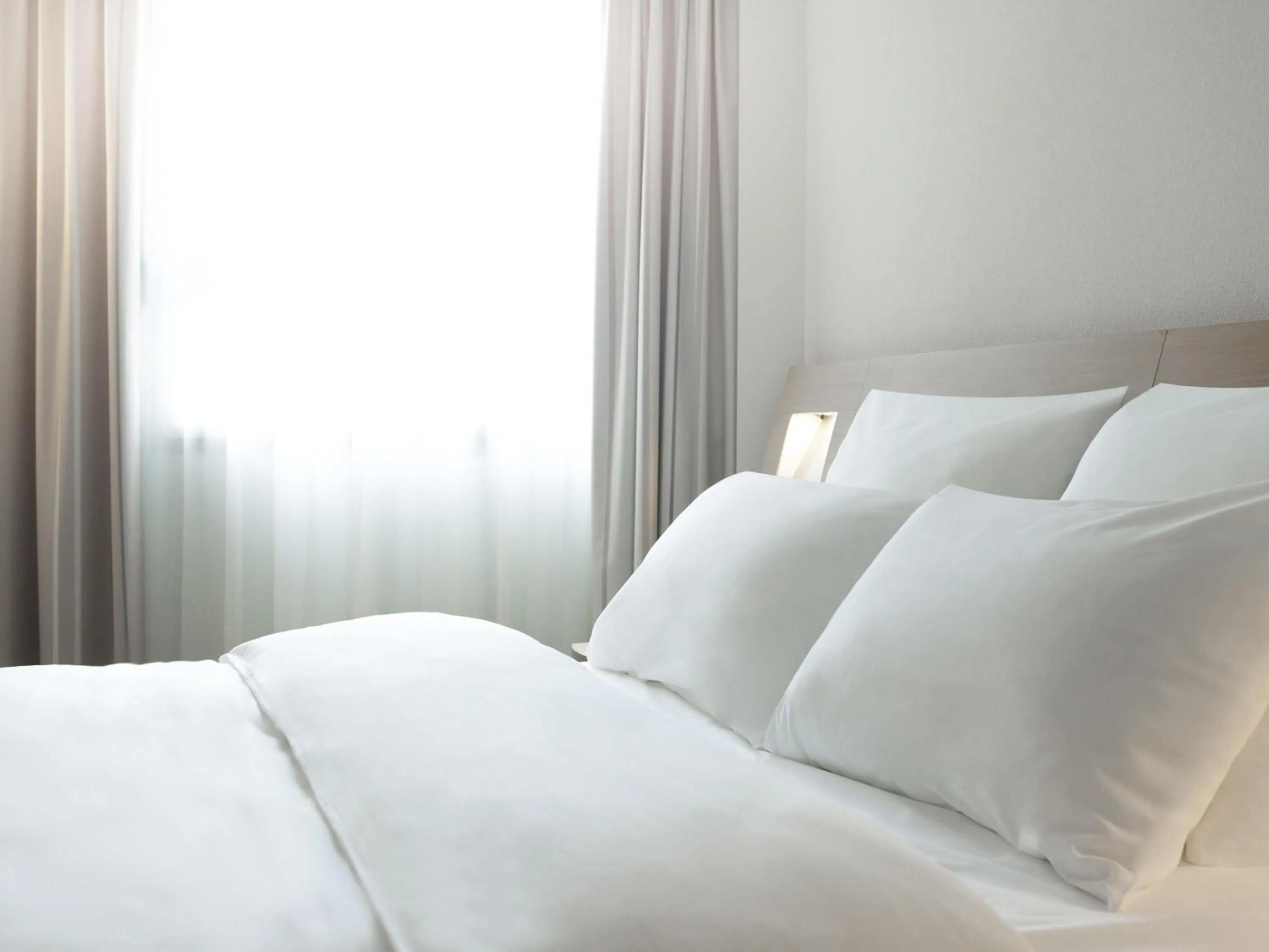 Bedroom, Bed in Novotel Basel City