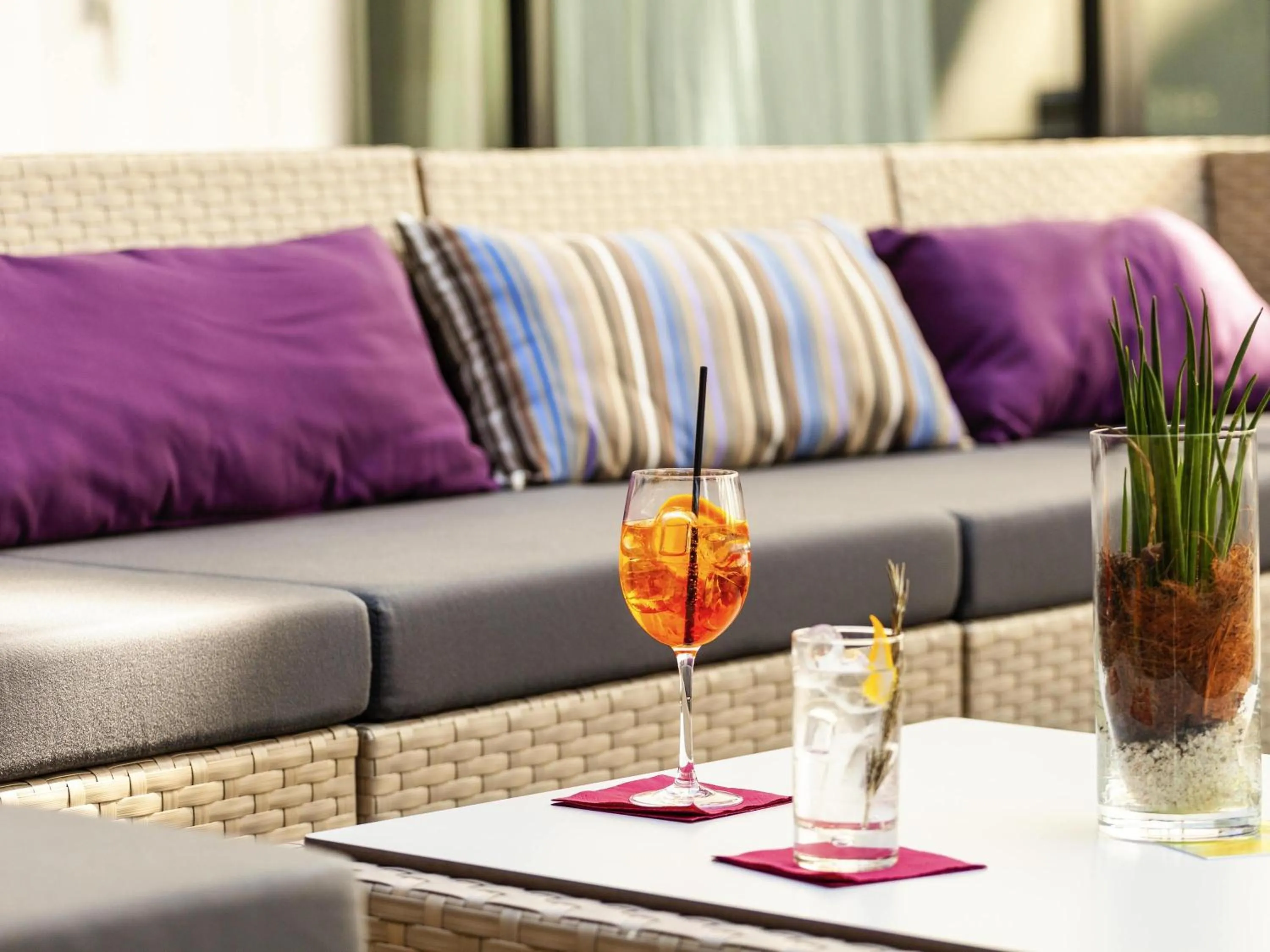 Lounge or bar in Novotel Basel City