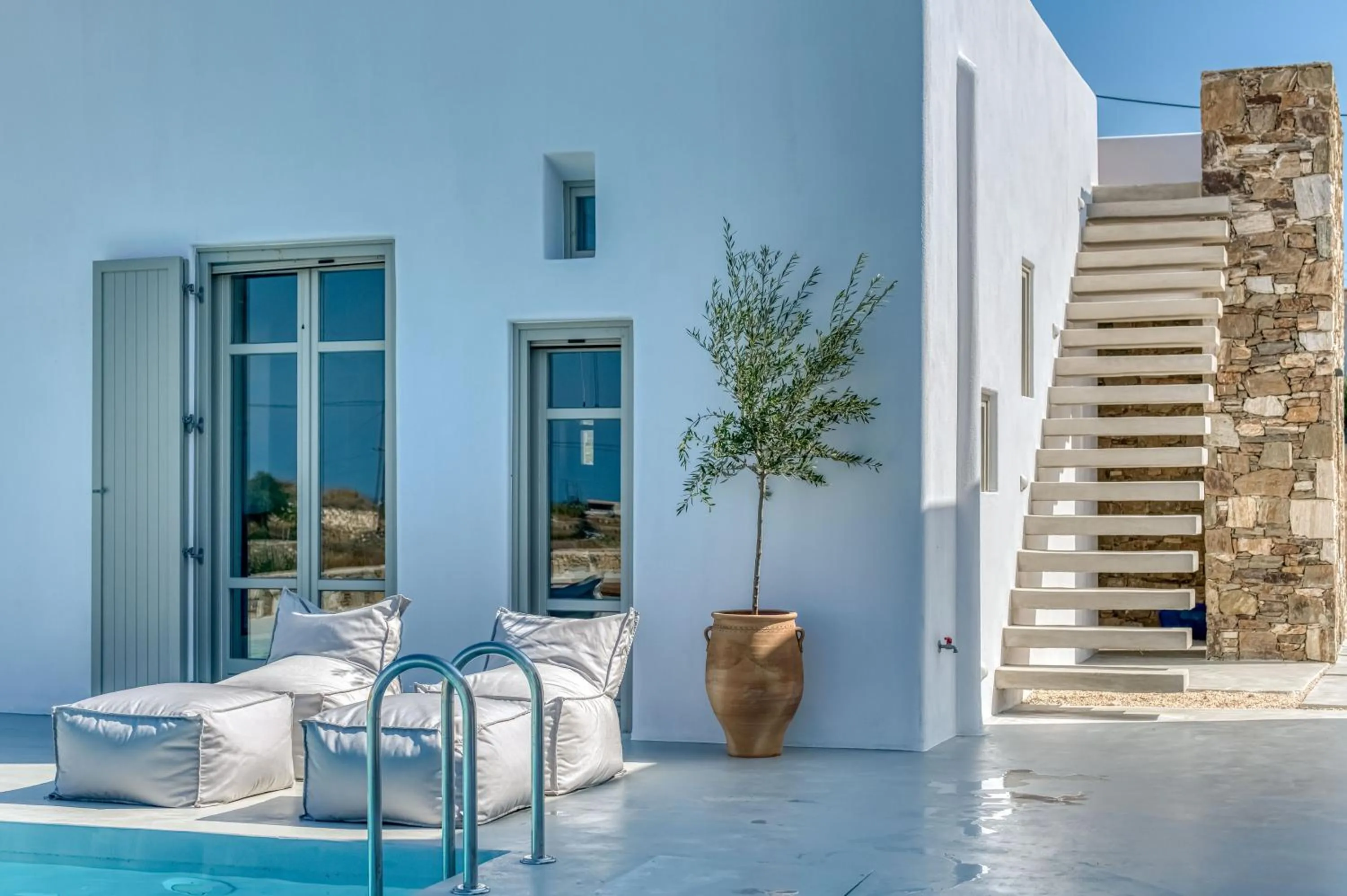 Lil Paros Luxury suites