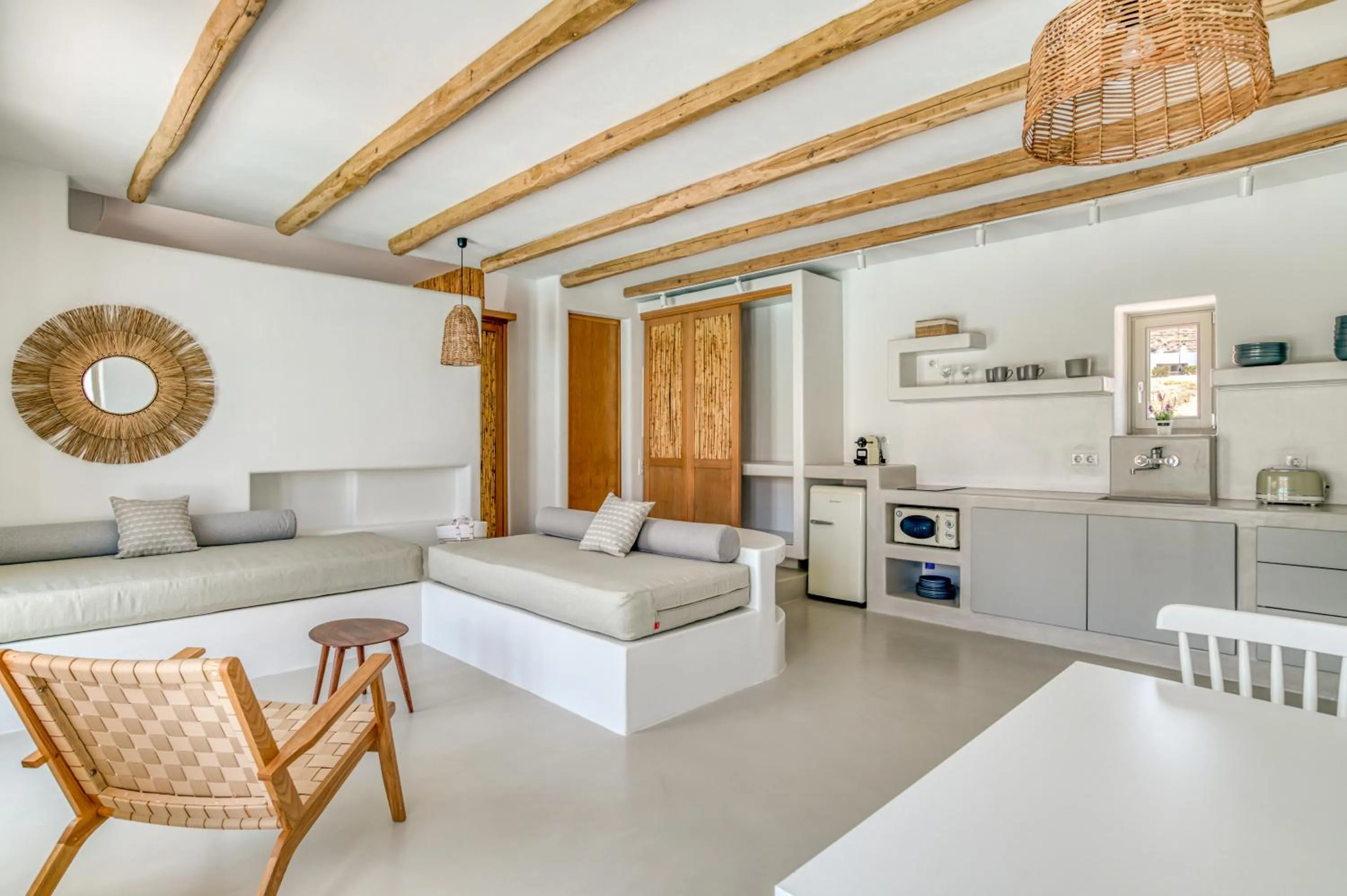 Lil Paros Luxury suites