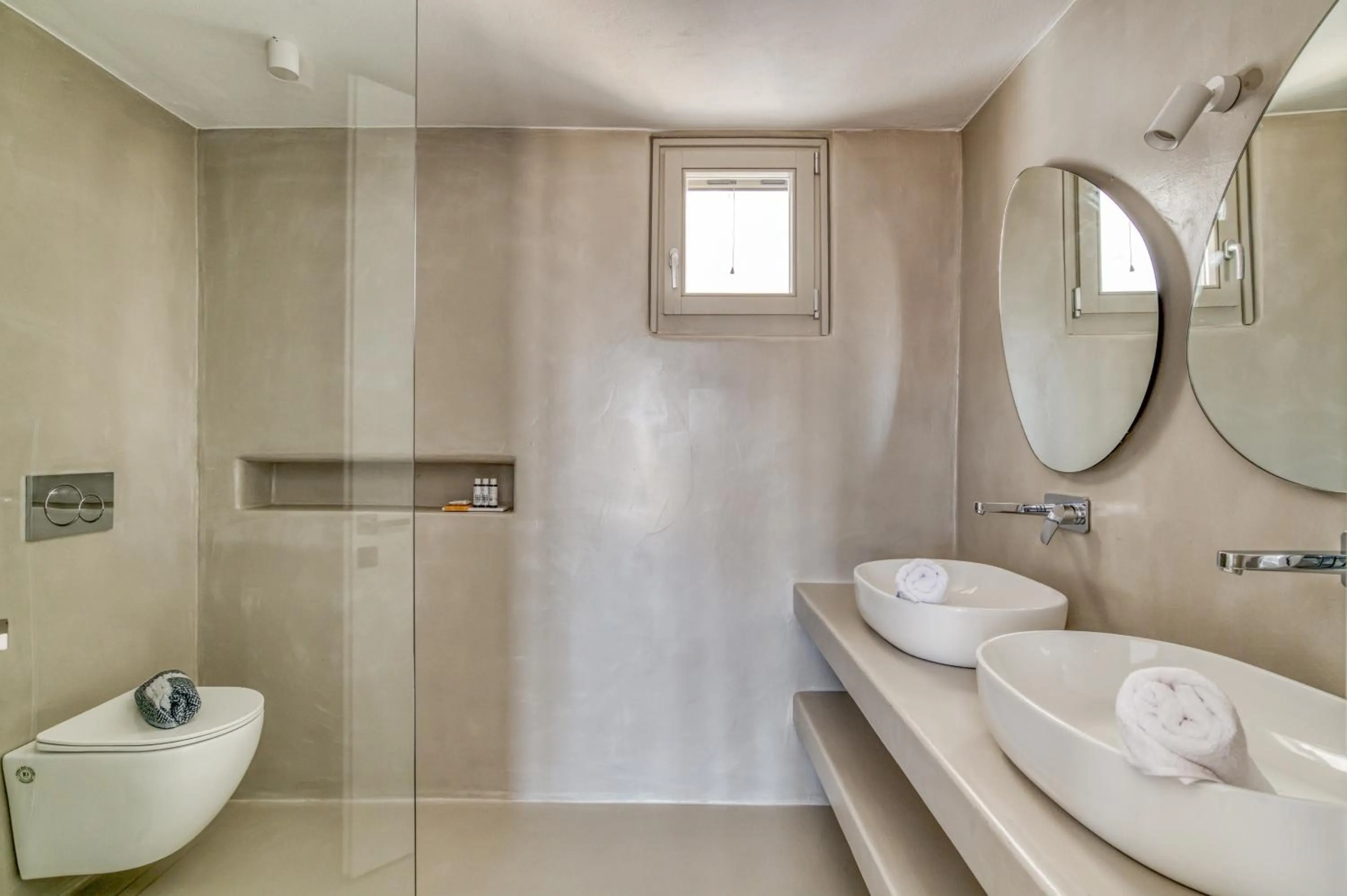 Lil Paros Luxury suites