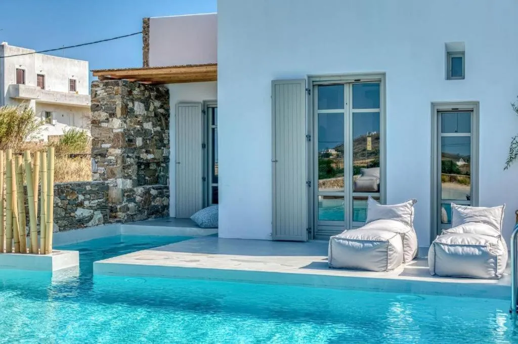 Lil Paros Luxury suites