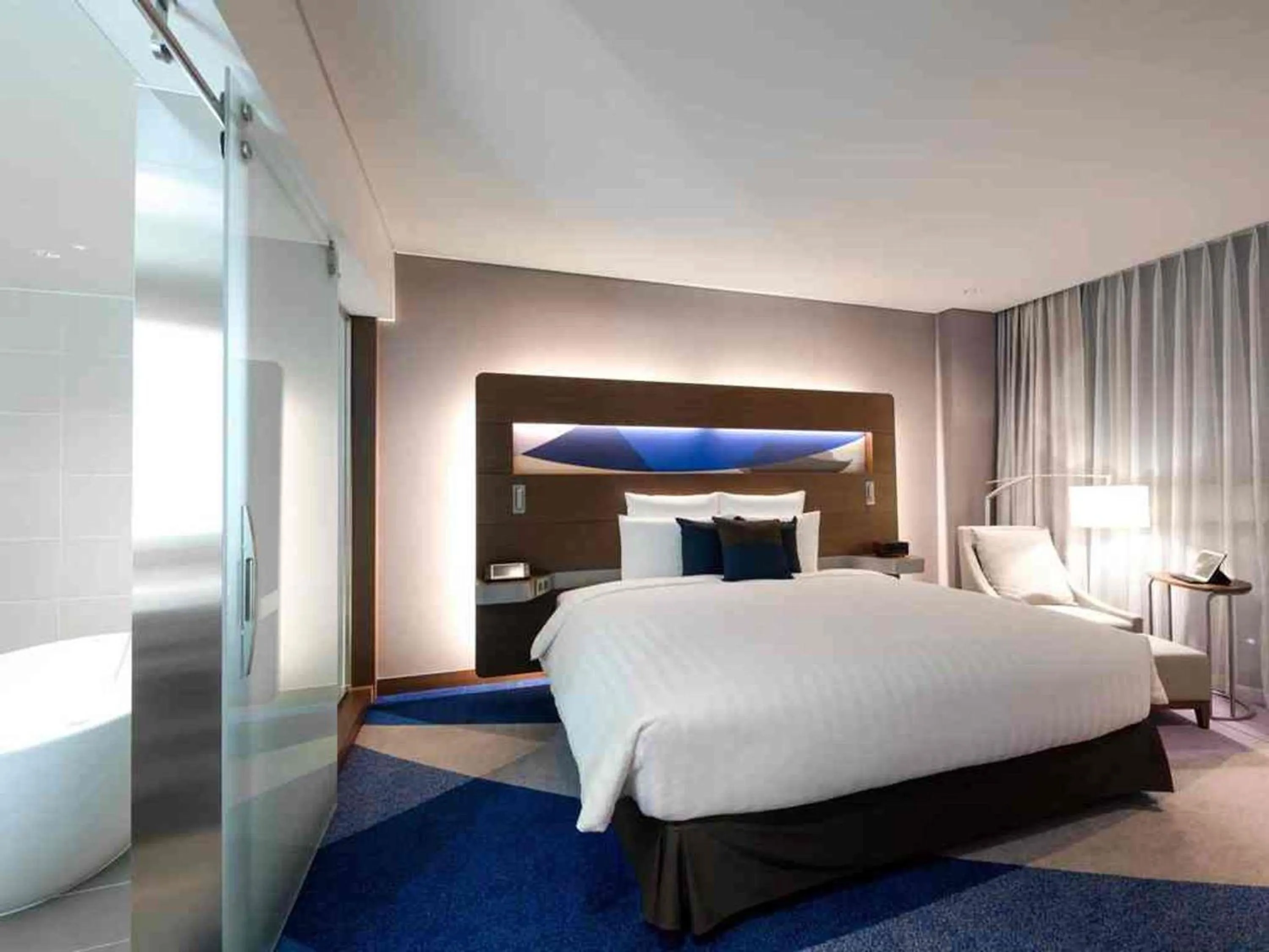 Photo of the whole room, Bed in Novotel Ambassador Suwon