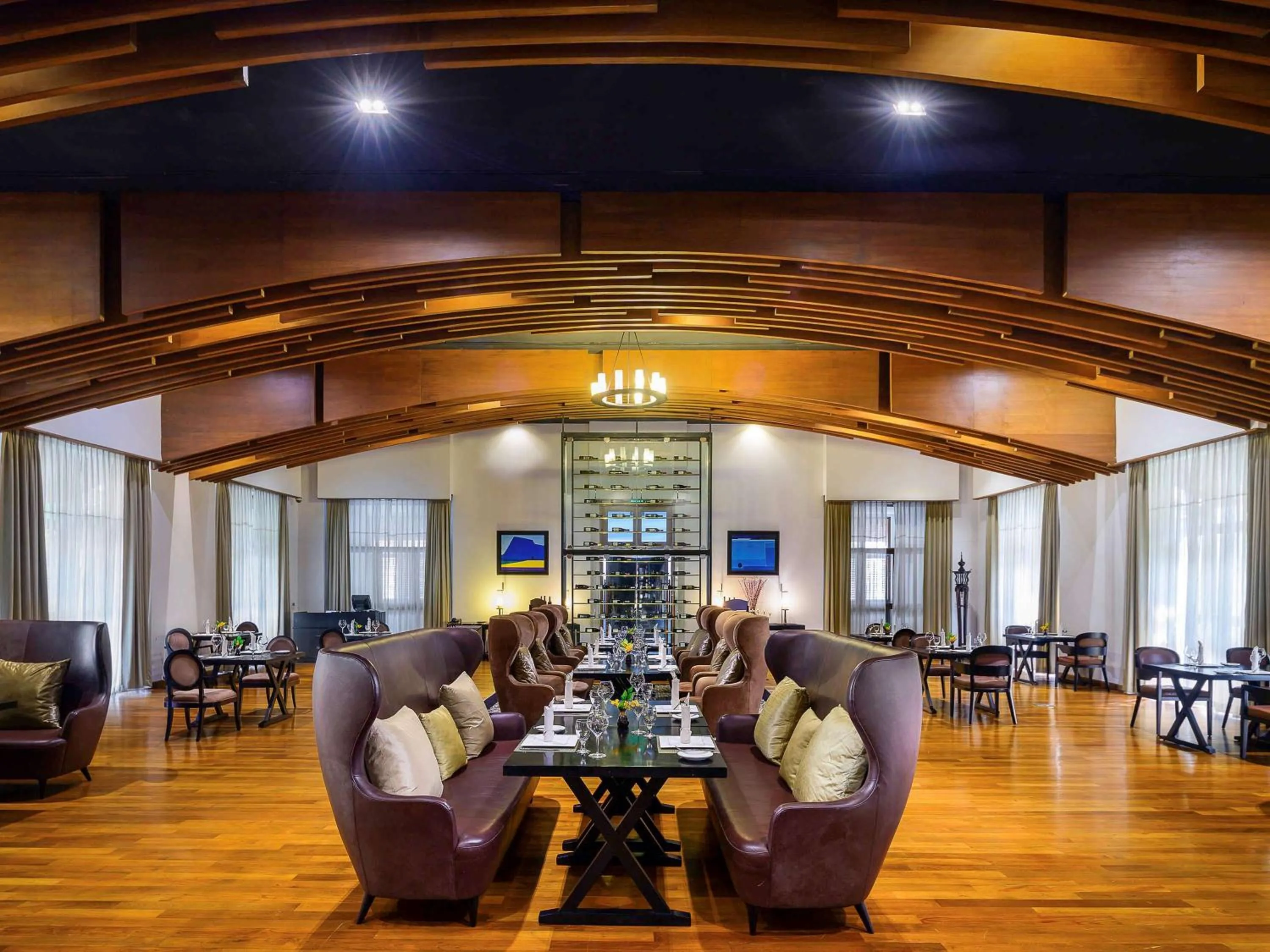 Restaurant/Places to Eat in The Lake Garden Nay Pyi Taw - MGallery Collection