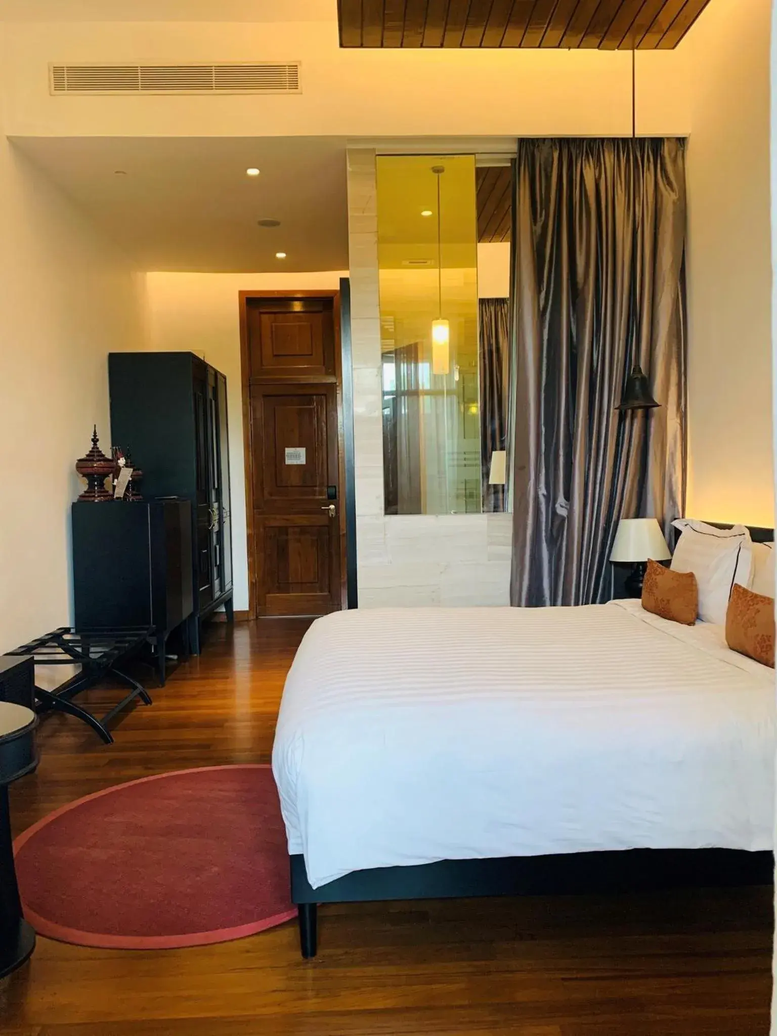 Photo of the whole room, Bed in The Lake Garden Nay Pyi Taw - MGallery Collection Photo of the whole room, Bed in The Lake Garden Nay Pyi Taw - MGallery Collection