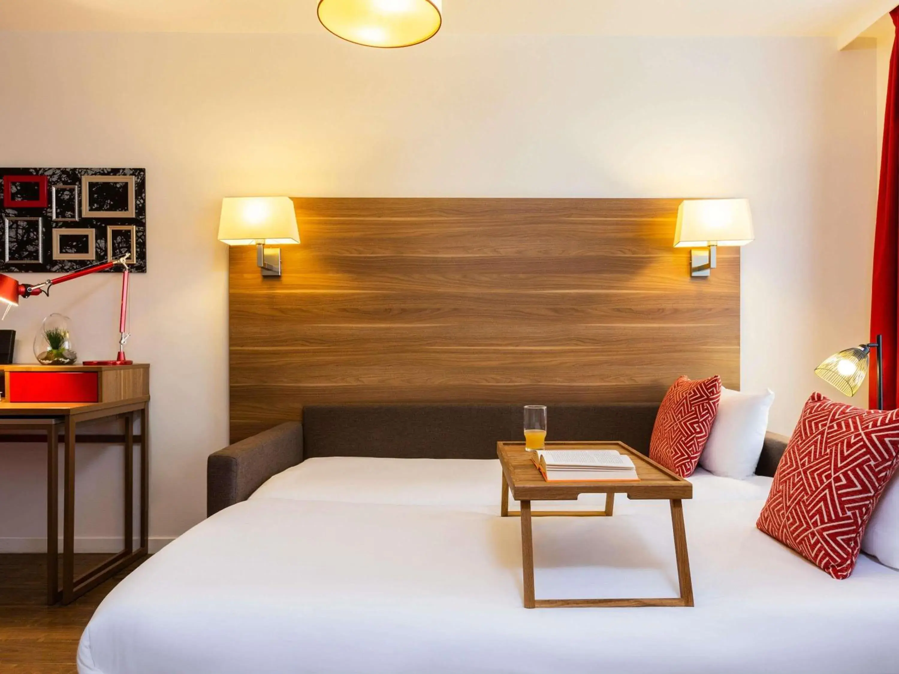 Bed in Aparthotel Adagio La Defense Courbevoie Bed in Aparthotel Adagio La Defense Courbevoie