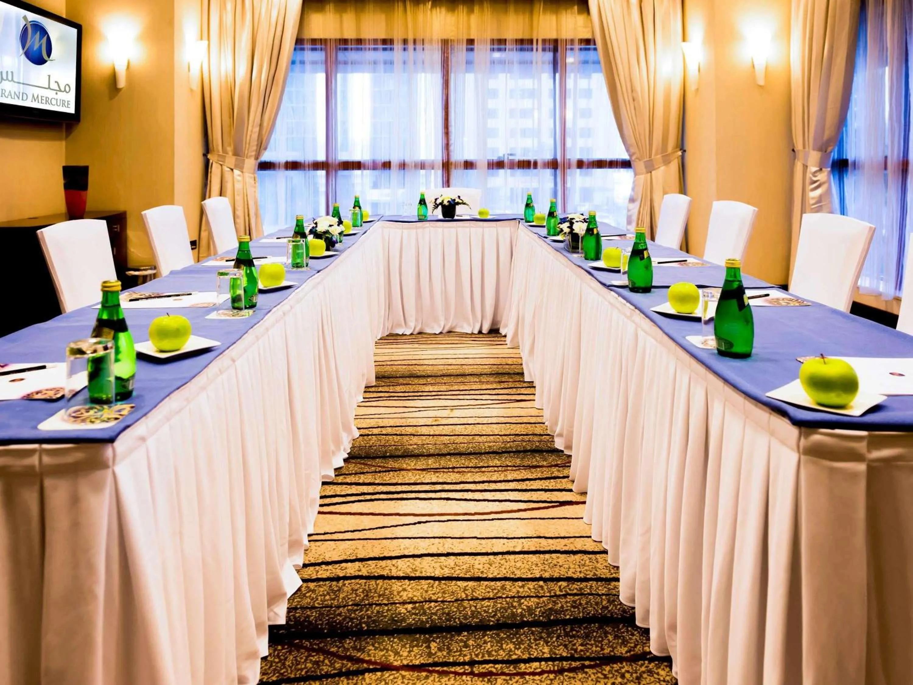 Meeting/conference room in Grand Mercure Majlis Residences Abu Dhabi