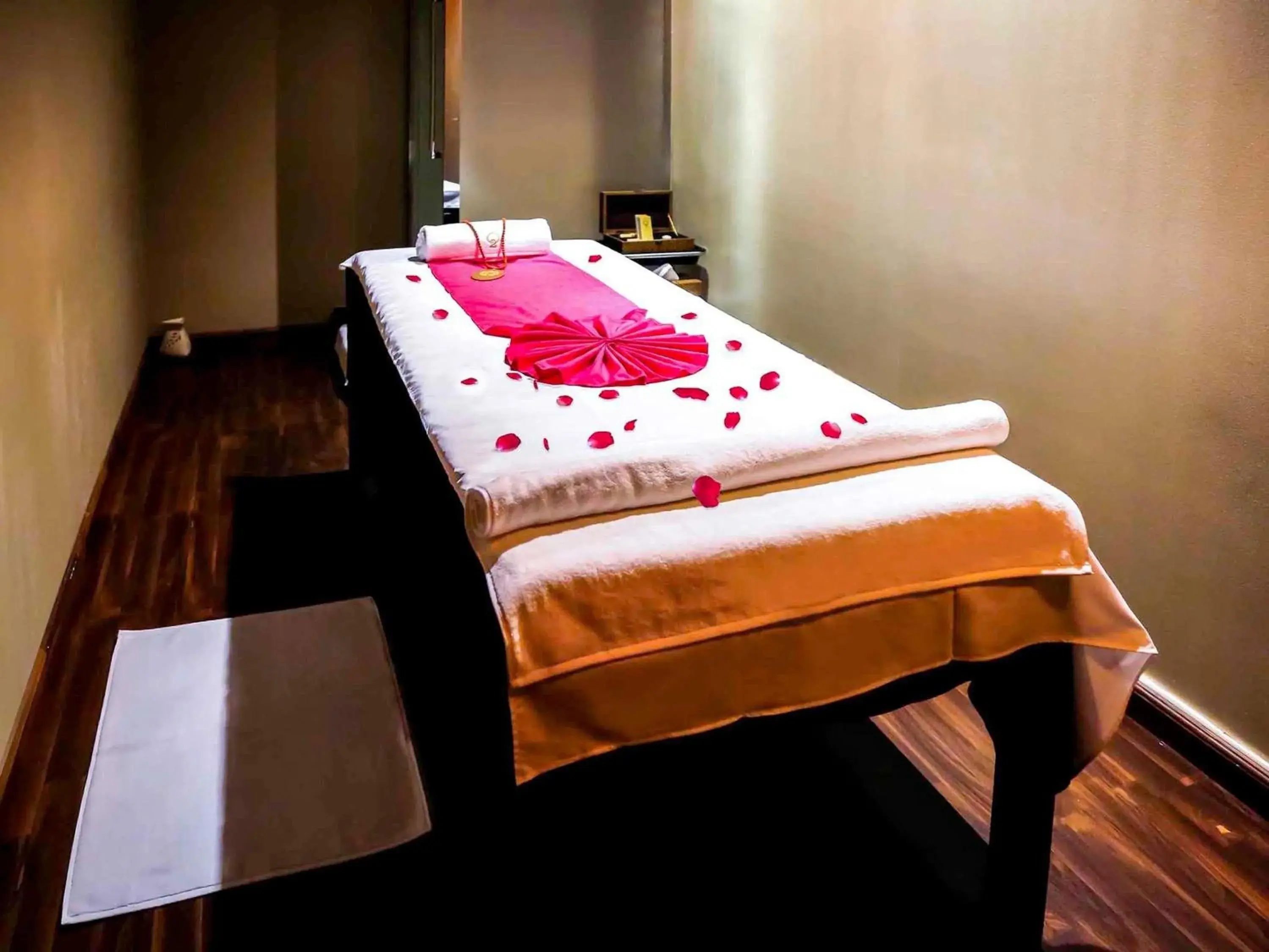 Spa and wellness centre/facilities, Bed in Grand Mercure Majlis Residences Abu Dhabi Spa and wellness centre/facilities, Bed in Grand Mercure Majlis Residences Abu Dhabi