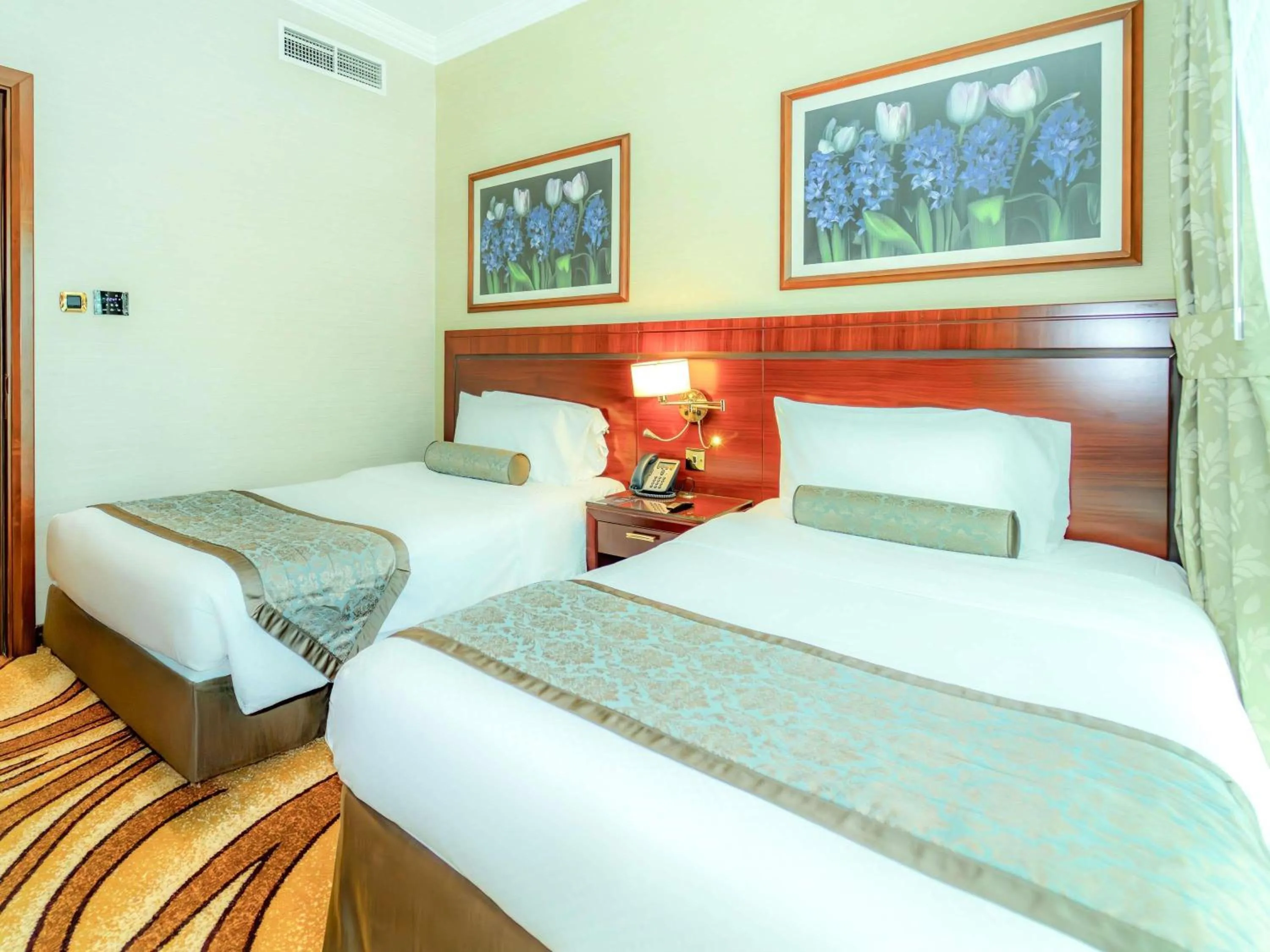 Bedroom, Bed in Grand Mercure Majlis Residences Abu Dhabi