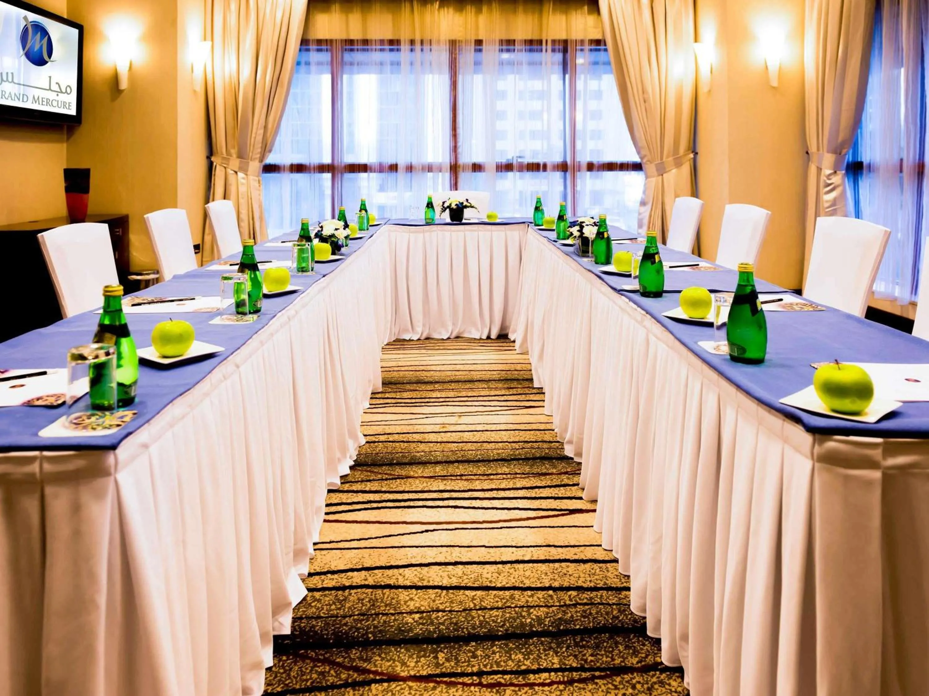 Meeting/conference room in Grand Mercure Majlis Residences Abu Dhabi