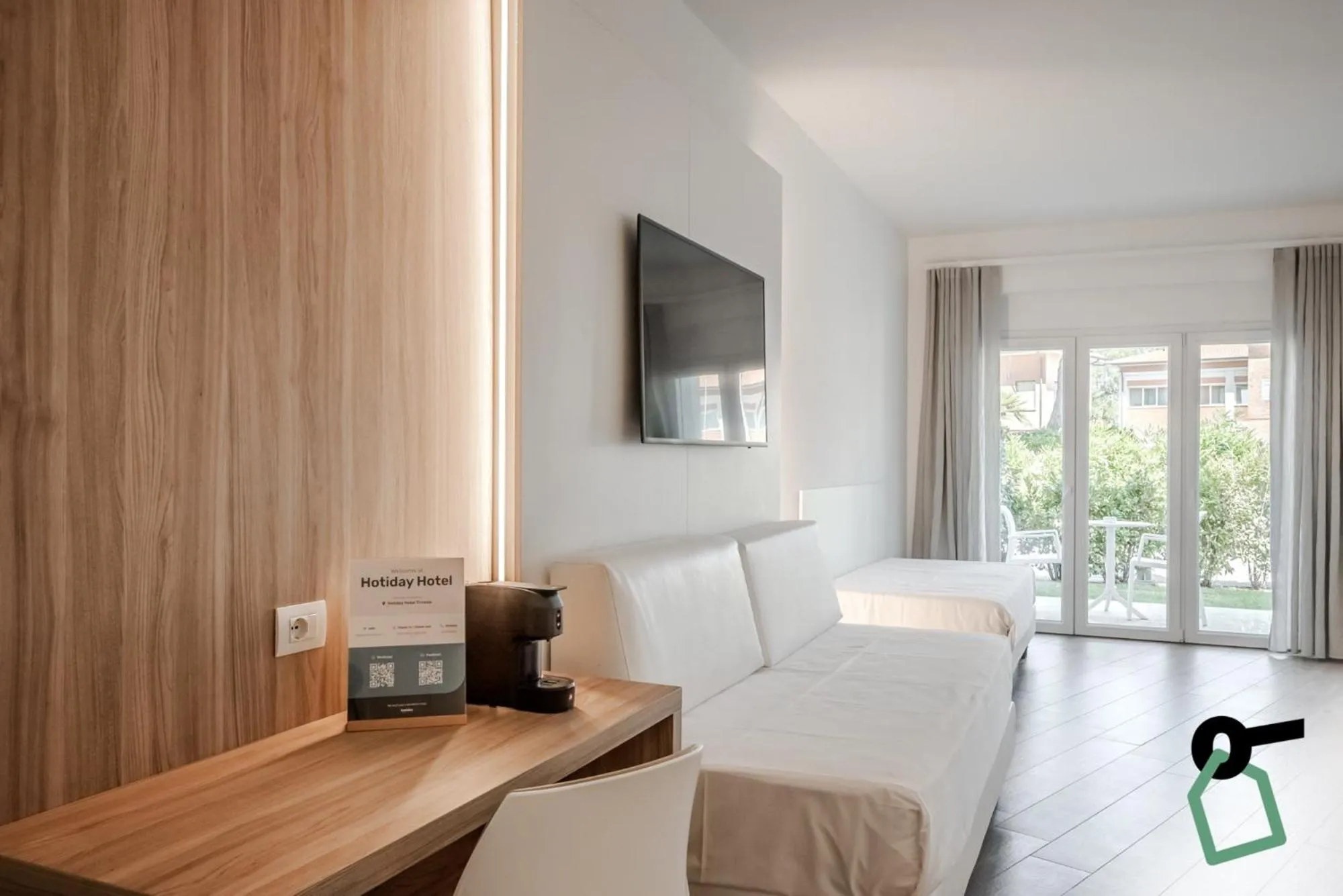 Bedroom, Bed in HOTIDAY Room Collection - Tirrenia