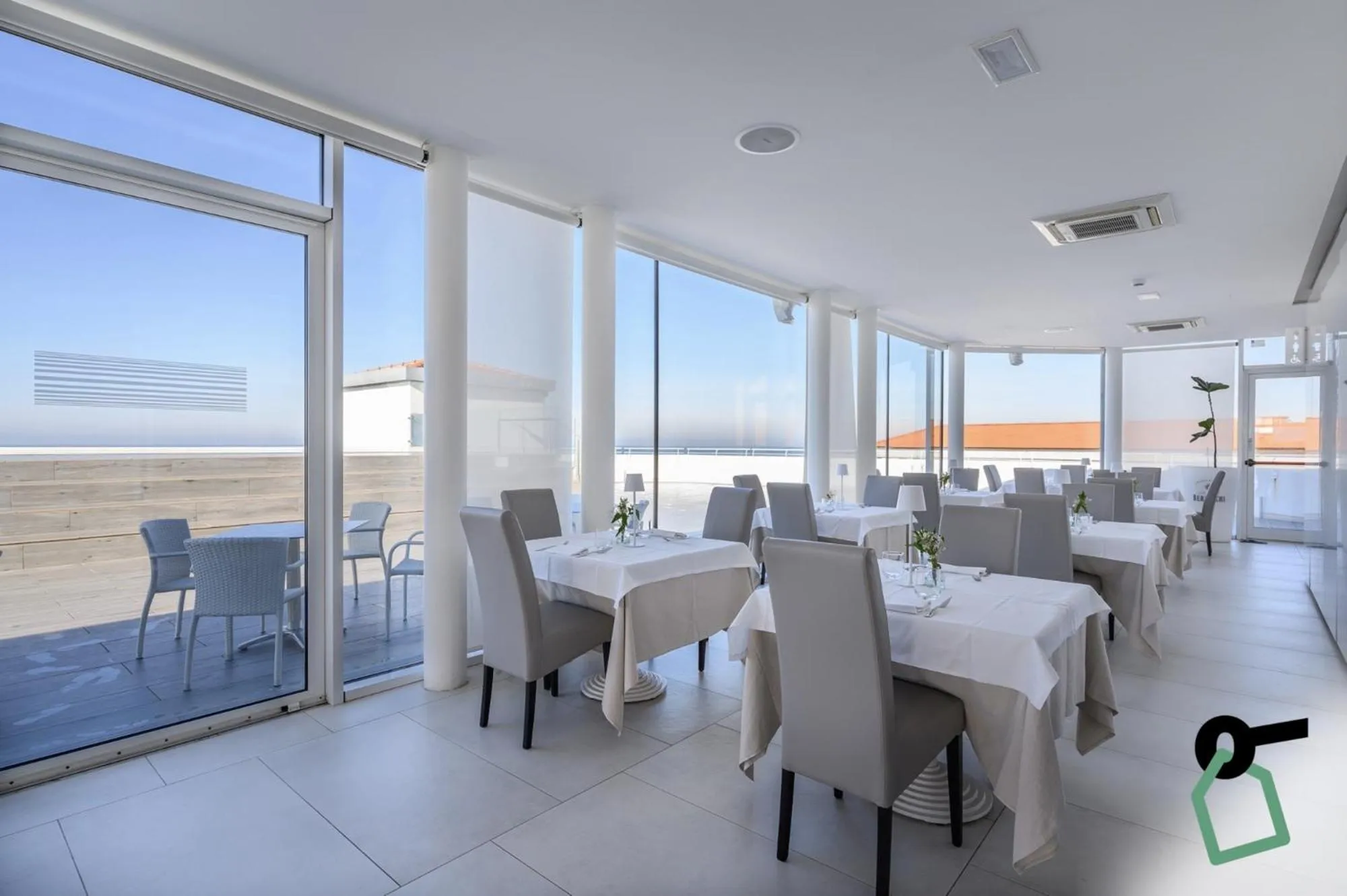 Restaurant/places to eat in HOTIDAY Room Collection - Tirrenia