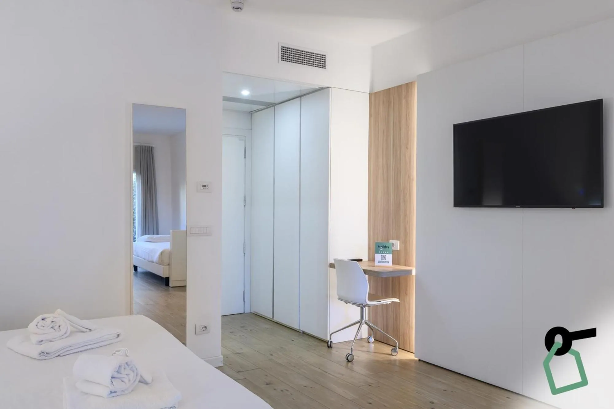 Photo of the whole room, Bed in HOTIDAY Room Collection - Tirrenia