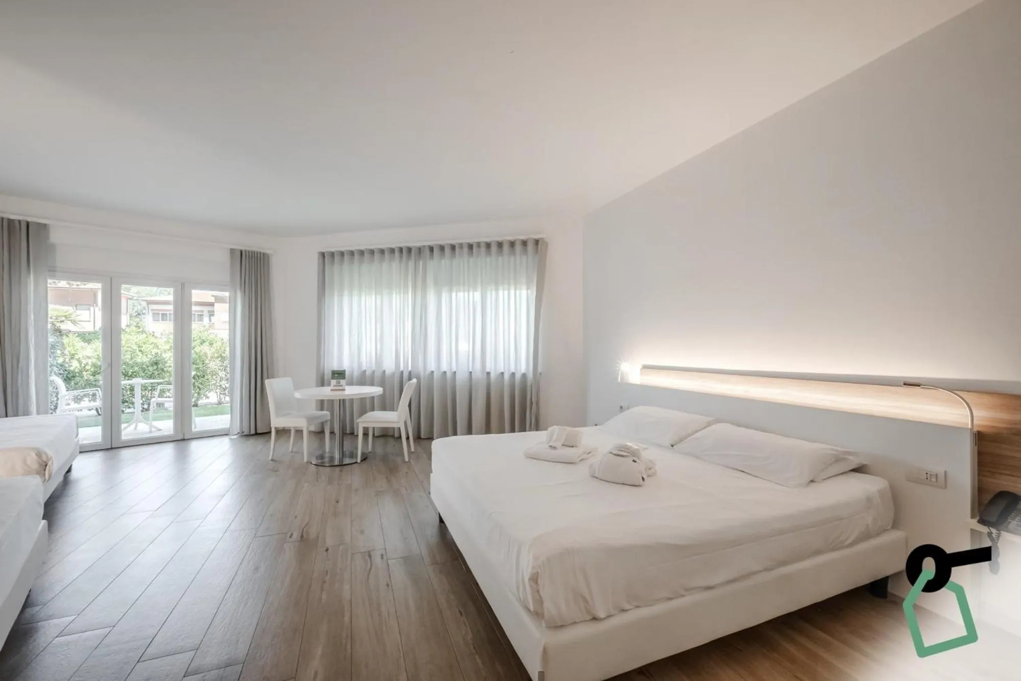 Bedroom, Bed in HOTIDAY Room Collection - Tirrenia