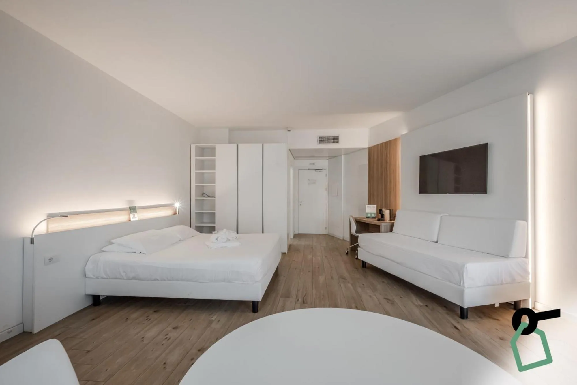 Photo of the whole room, Bed in HOTIDAY Room Collection - Tirrenia