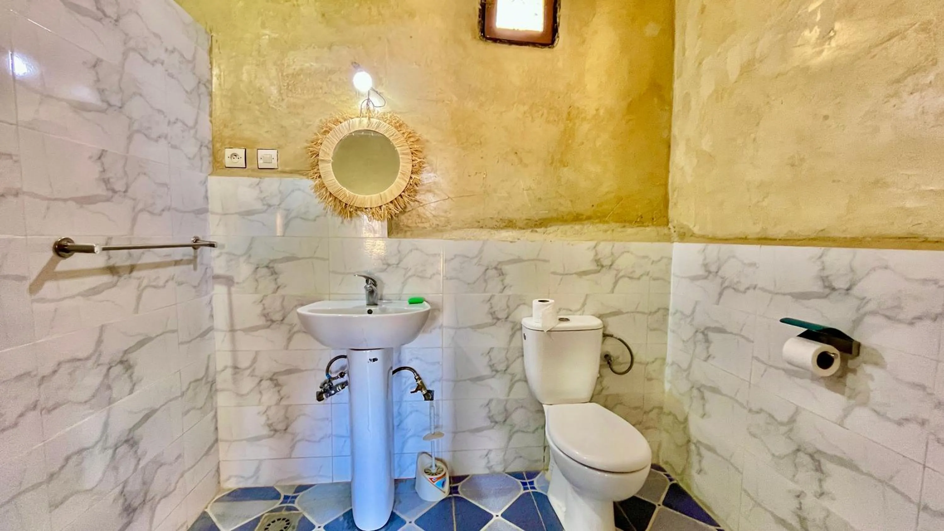 Shower in Kasbah Restaurant Citoyenne