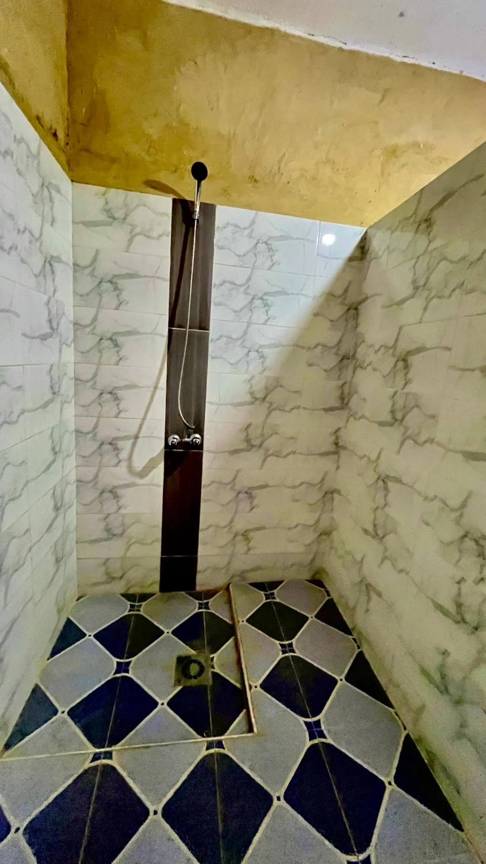 Shower in Kasbah Restaurant Citoyenne