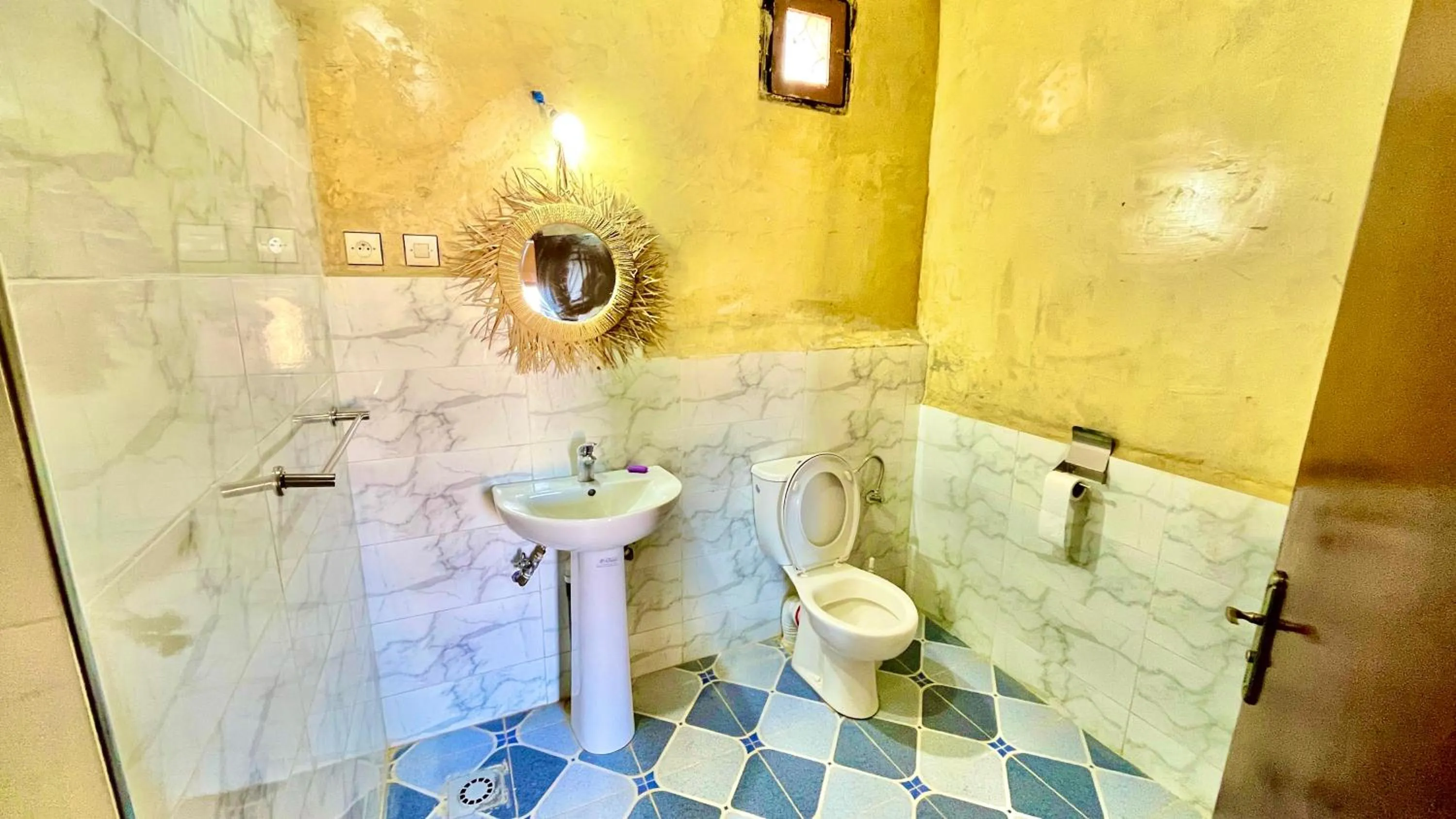 Shower in Kasbah Restaurant Citoyenne