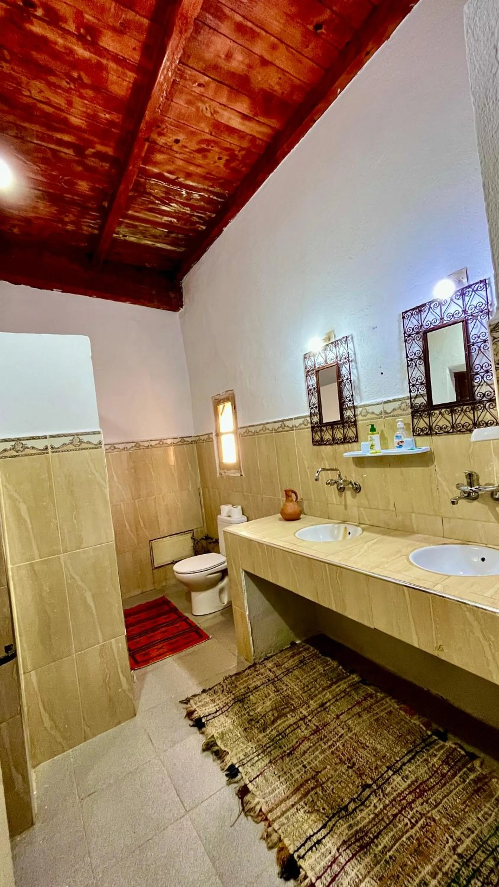 Shower in Kasbah Restaurant Citoyenne
