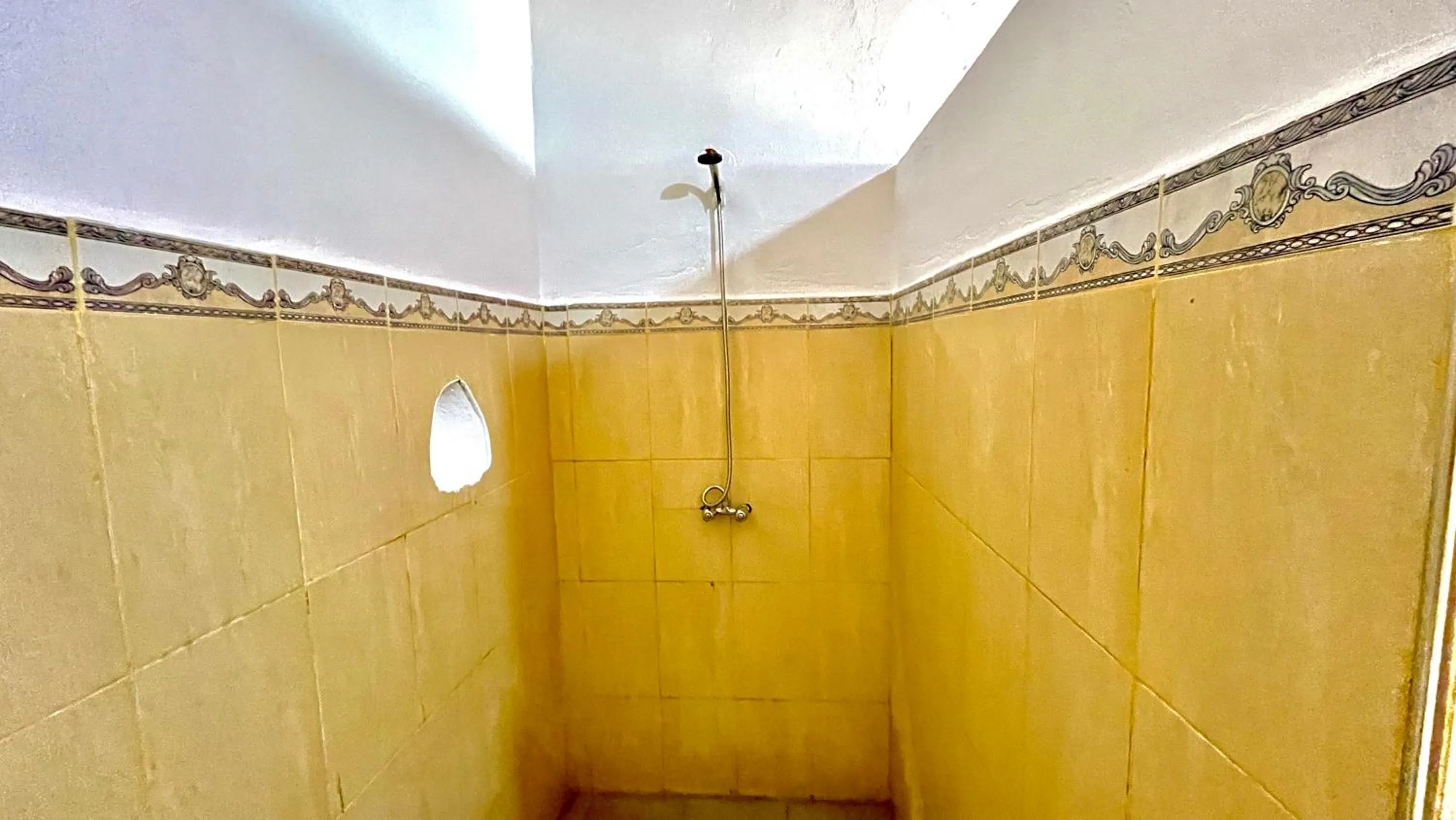 Shower in Kasbah Restaurant Citoyenne