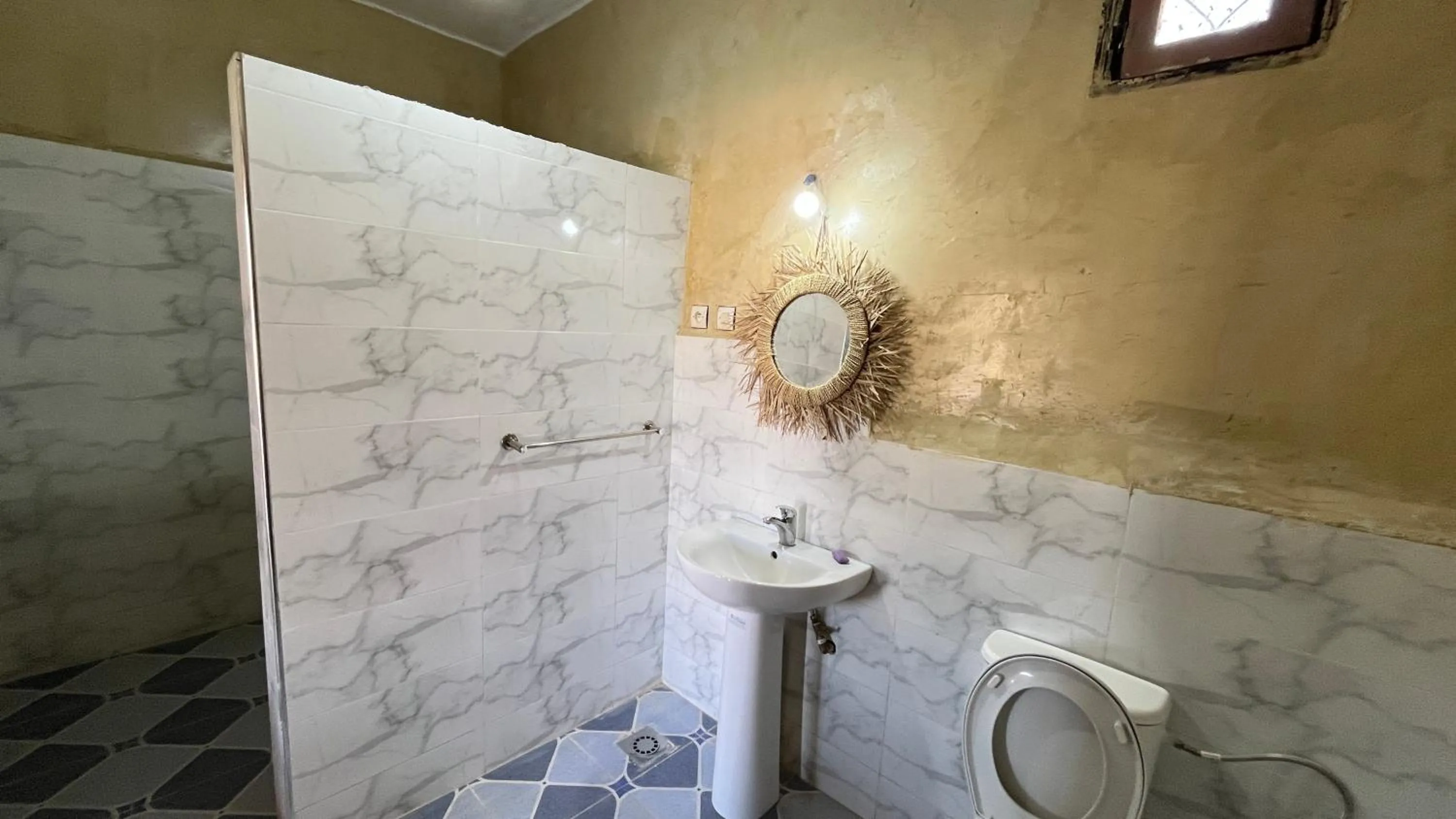Shower in Kasbah Restaurant Citoyenne